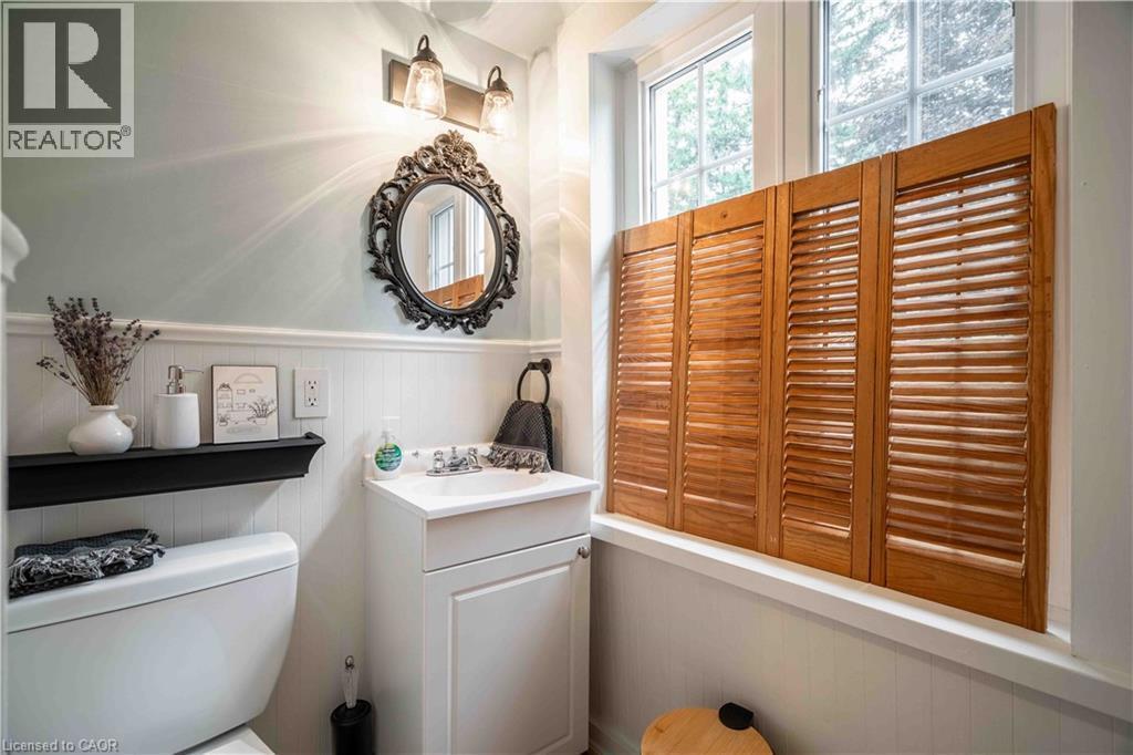 Main level bath - 99 Argyle Street N, Caledonia, ON - Indoor