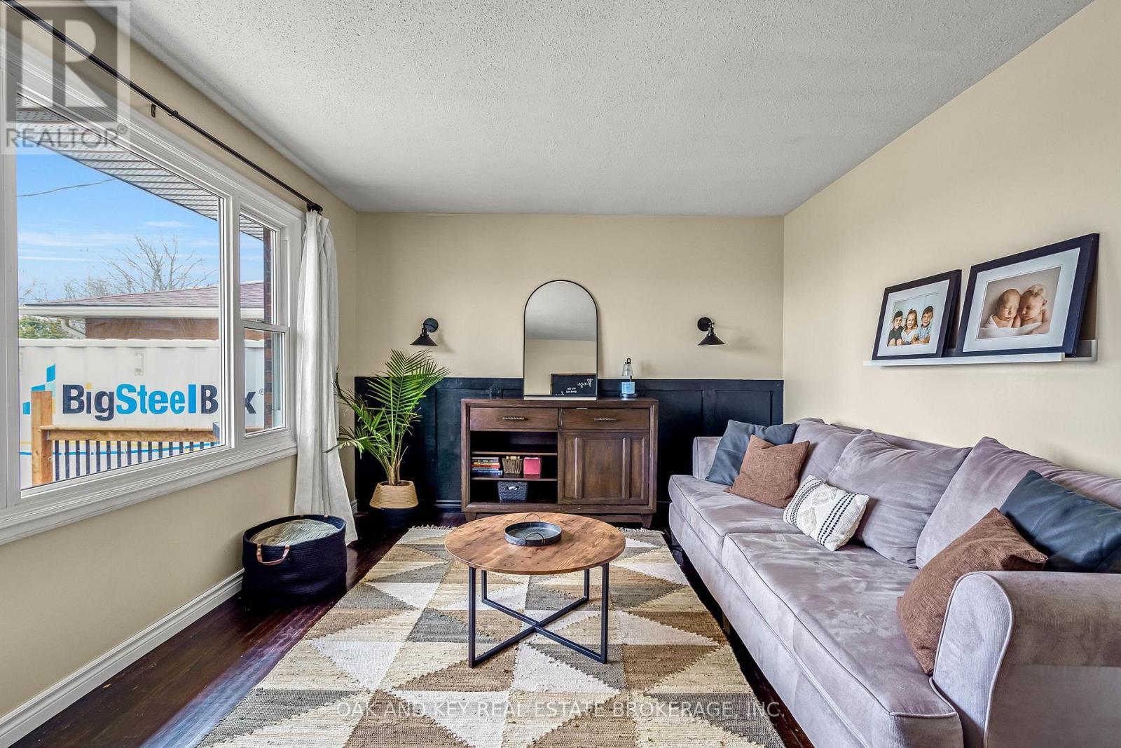 26 Sinclair Avenue, St. Thomas, ON - Indoor Photo Showing Living Room