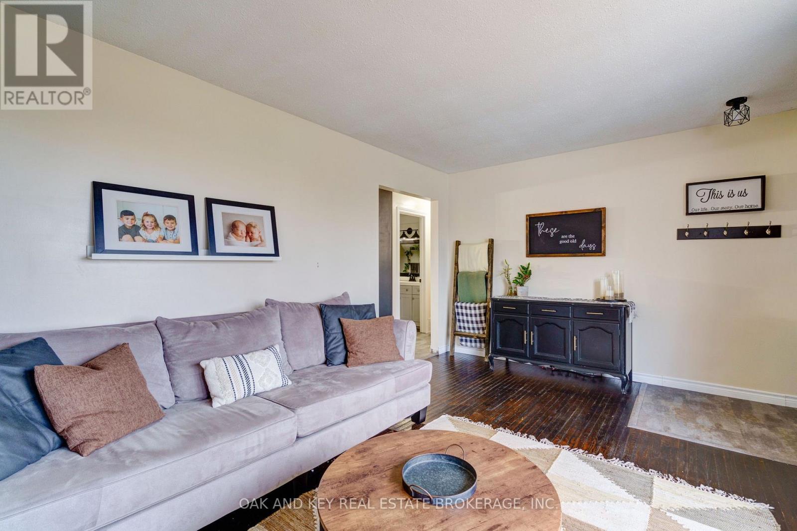 26 Sinclair Avenue, St. Thomas, ON - Indoor Photo Showing Living Room