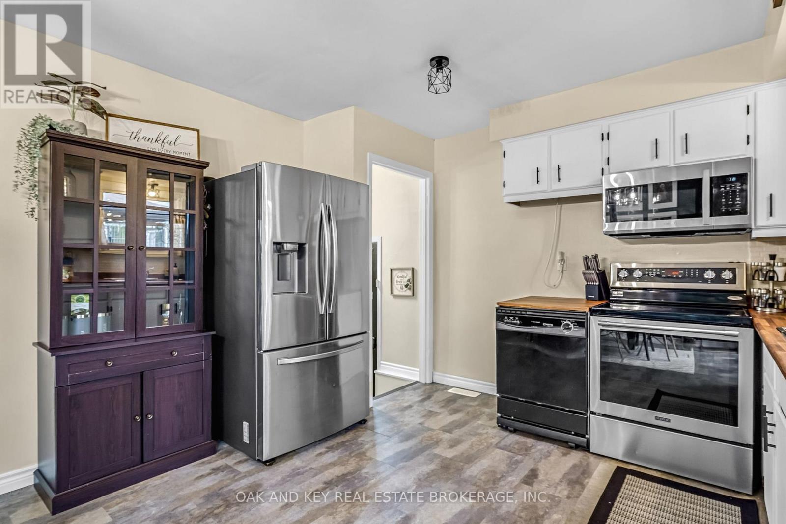 26 Sinclair Avenue, St. Thomas, ON - Indoor Photo Showing Kitchen