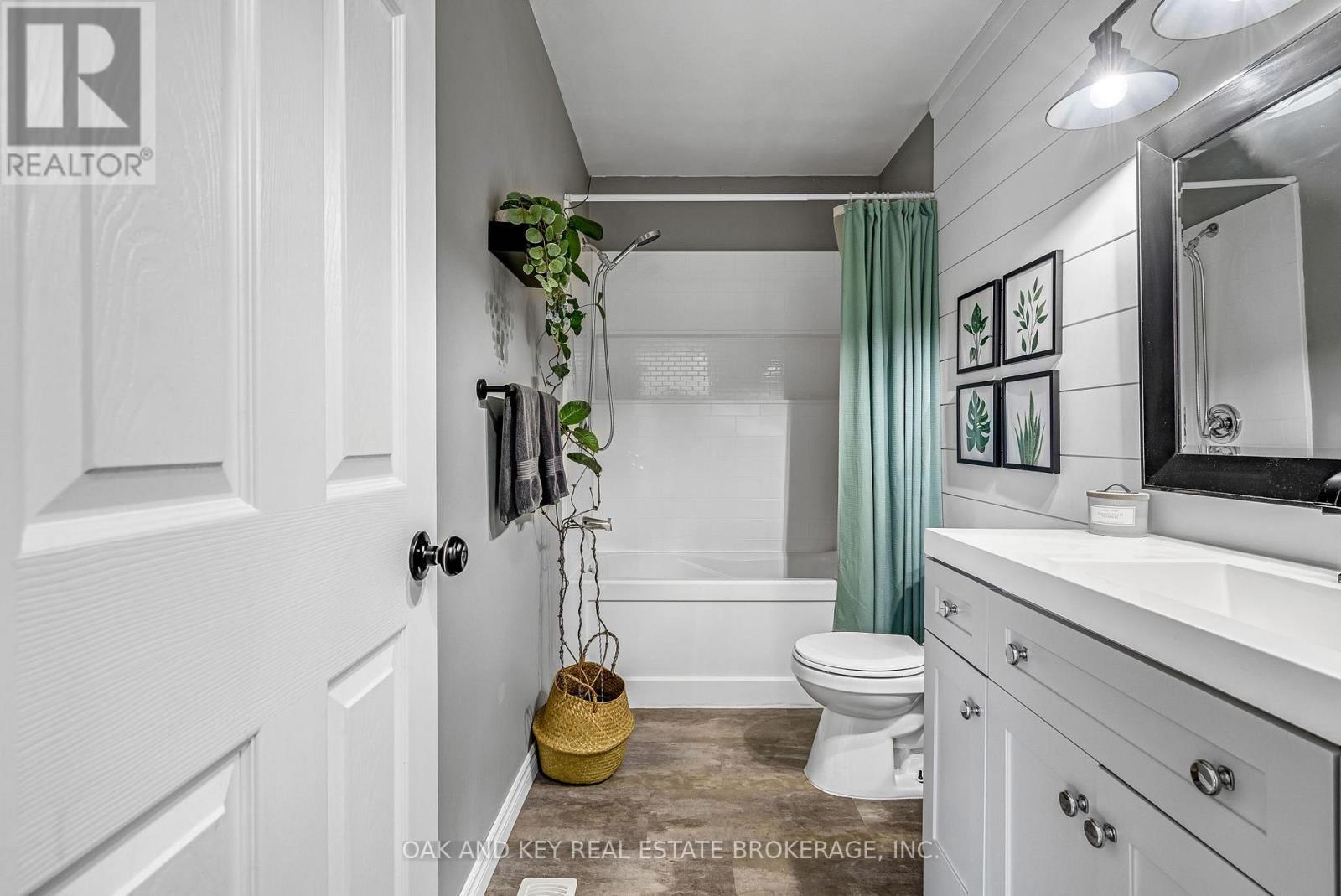 26 Sinclair Avenue, St. Thomas, ON - Indoor Photo Showing Bathroom
