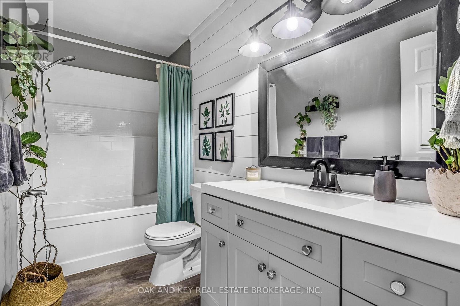 26 Sinclair Avenue, St. Thomas, ON - Indoor Photo Showing Bathroom