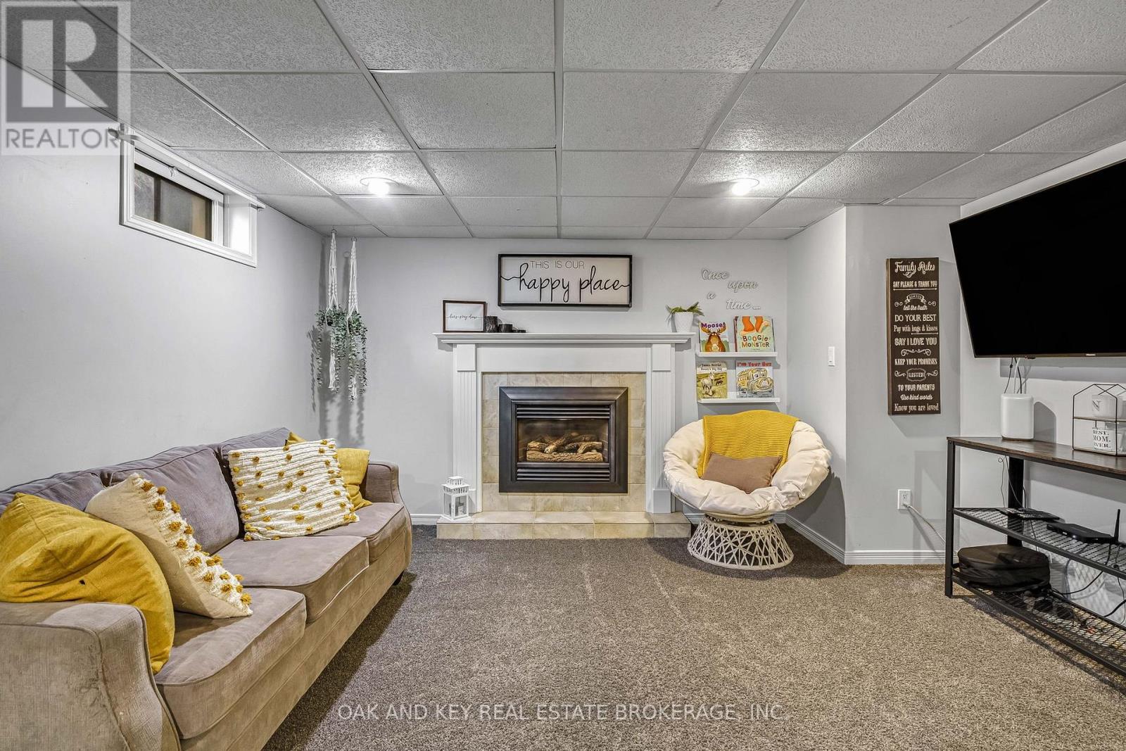 26 Sinclair Avenue, St. Thomas, ON - Indoor With Fireplace