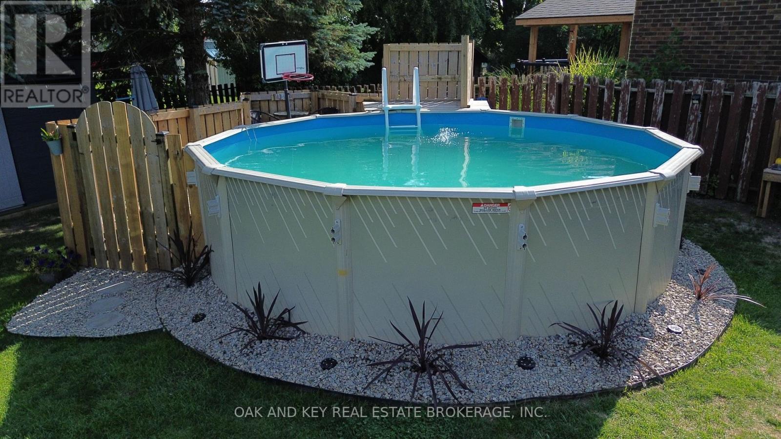26 Sinclair Avenue, St. Thomas, ON - Outdoor With Above Ground Pool