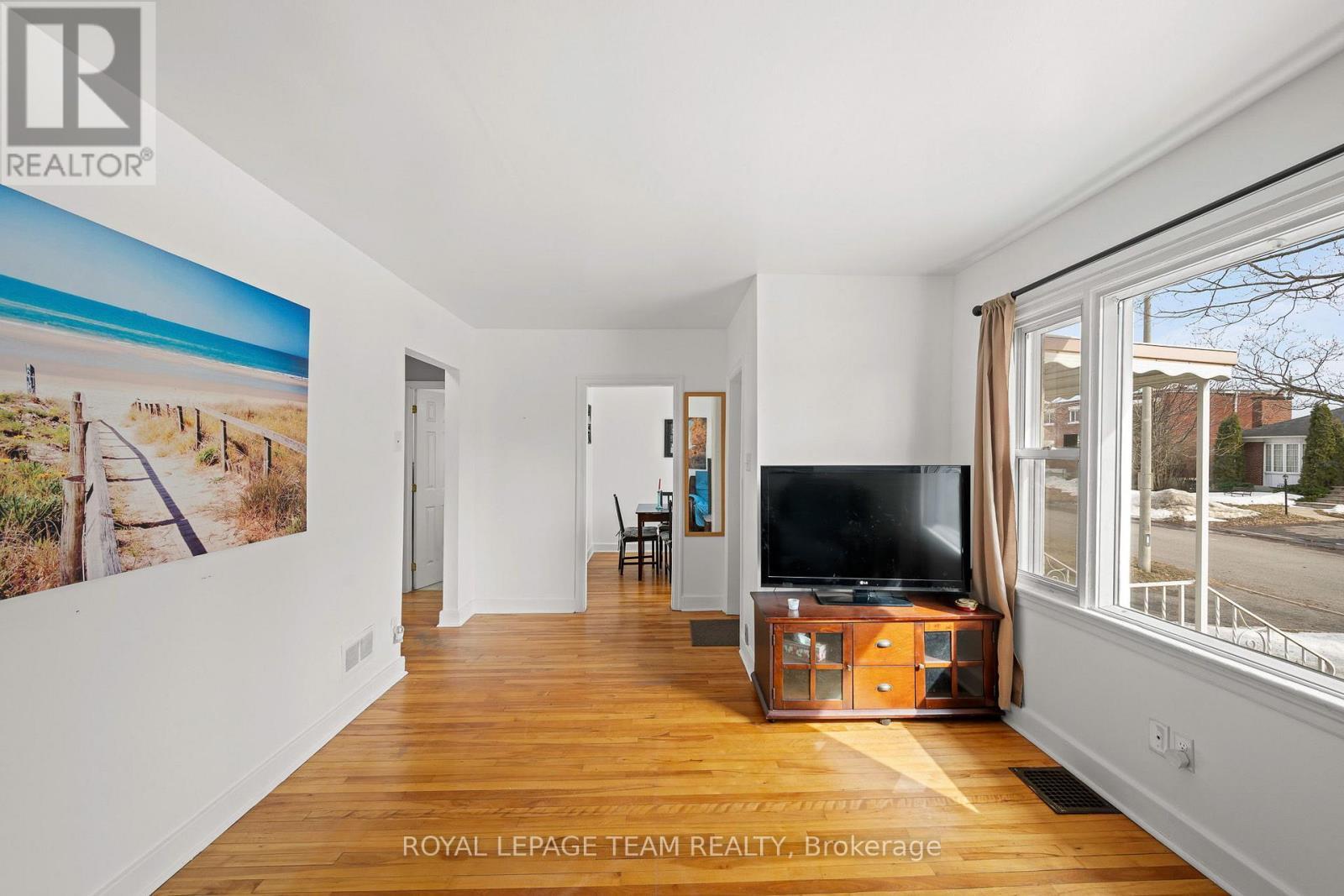 1123 Secord Avenue, Ottawa, ON - Indoor