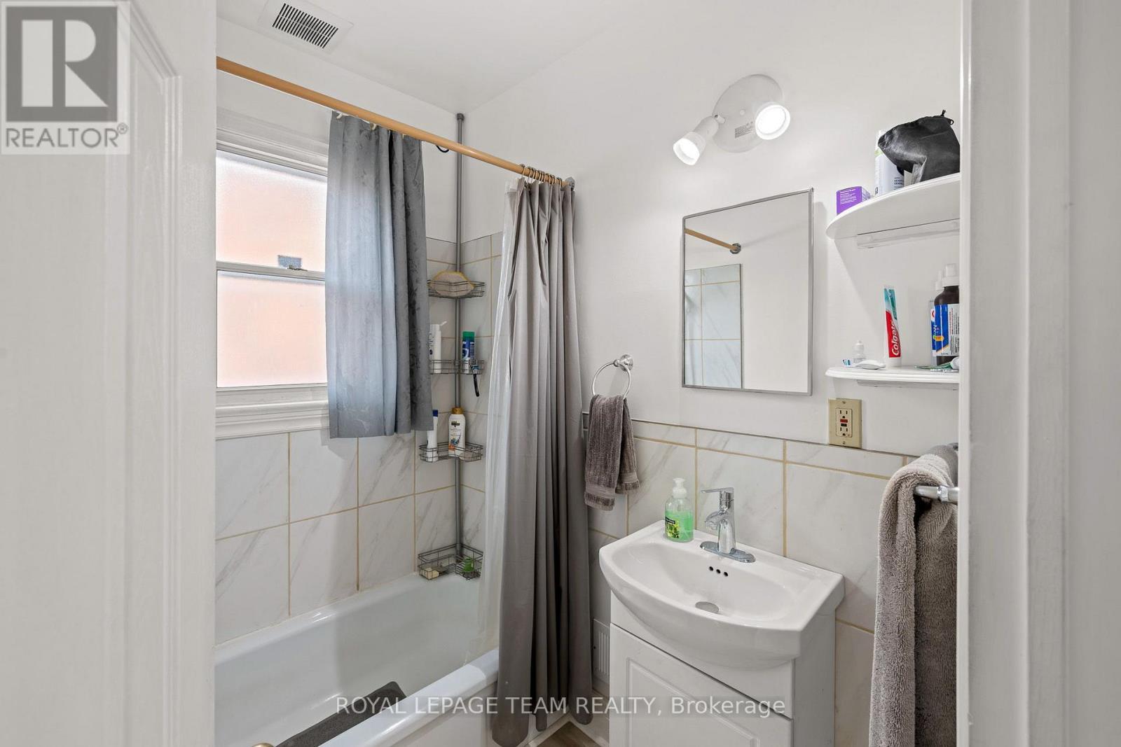 1123 Secord Avenue, Ottawa, ON - Indoor Photo Showing Bathroom