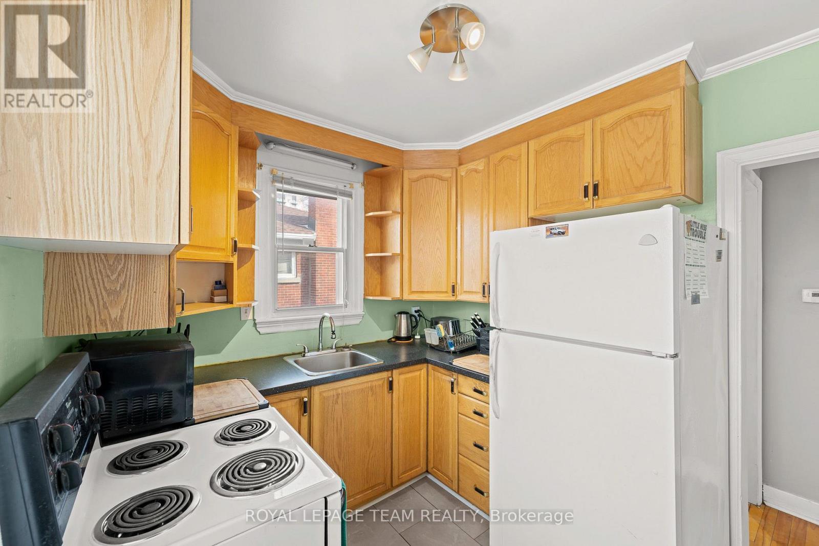 1123 Secord Avenue, Ottawa, ON - Indoor Photo Showing Kitchen