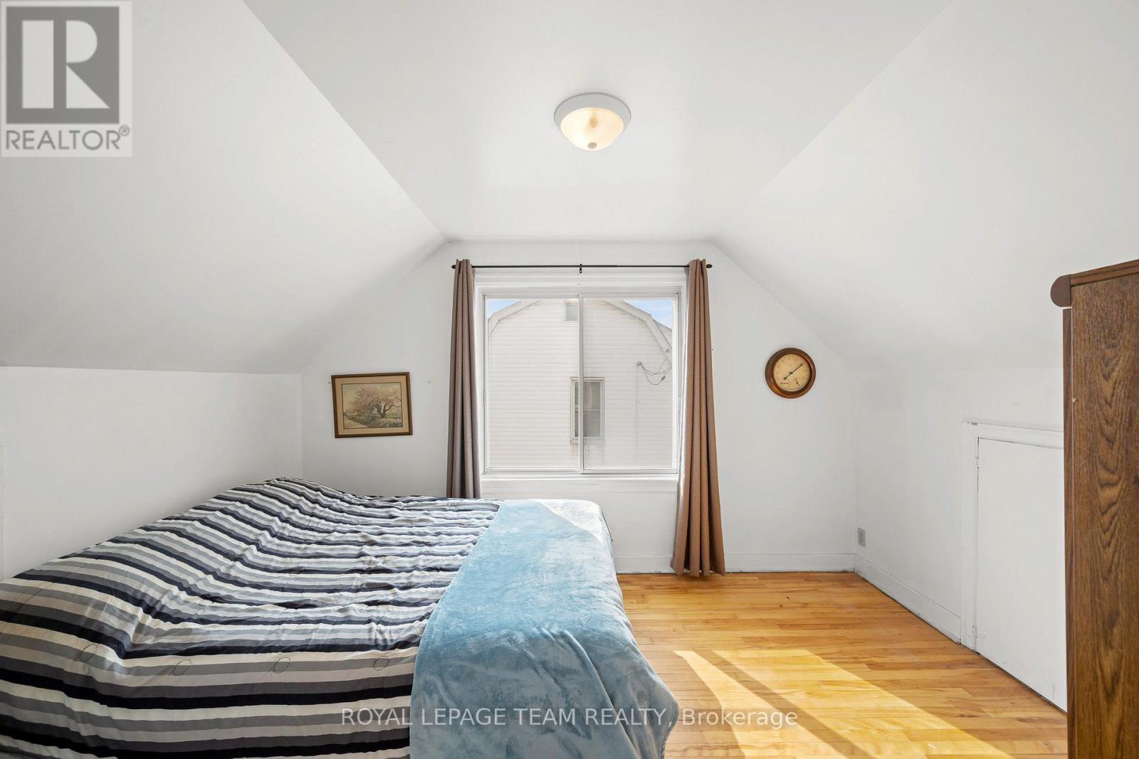 1123 Secord Avenue, Ottawa, ON - Indoor Photo Showing Bedroom