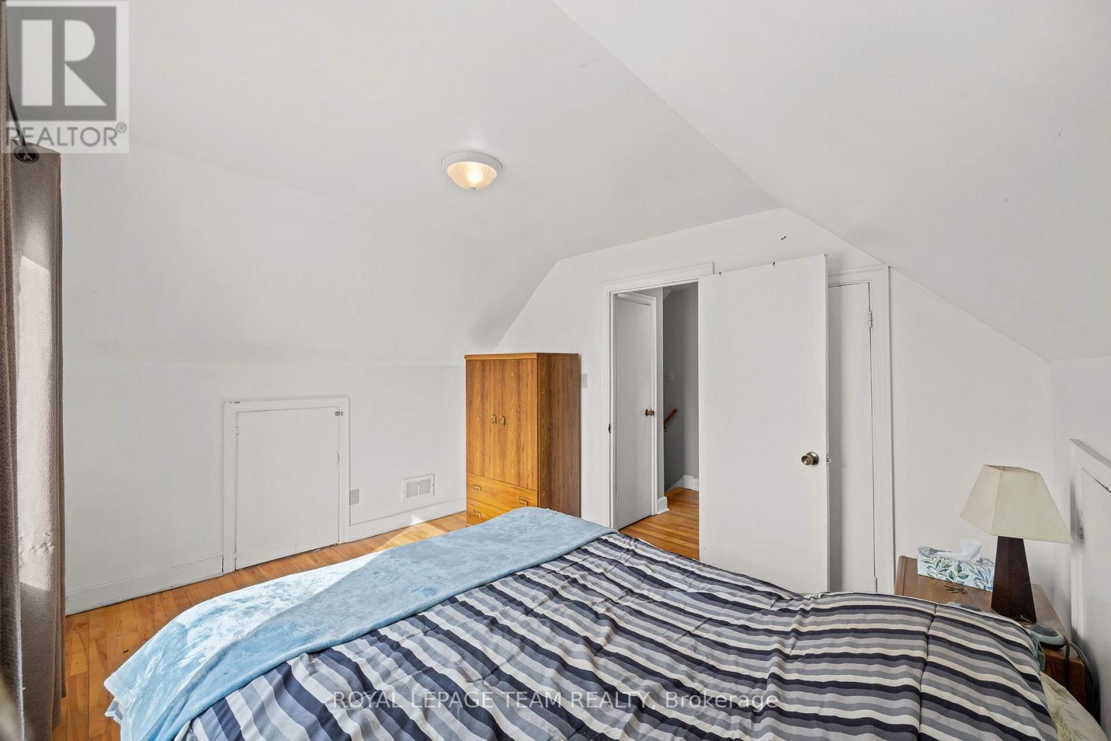 1123 Secord Avenue, Ottawa, ON - Indoor Photo Showing Bedroom