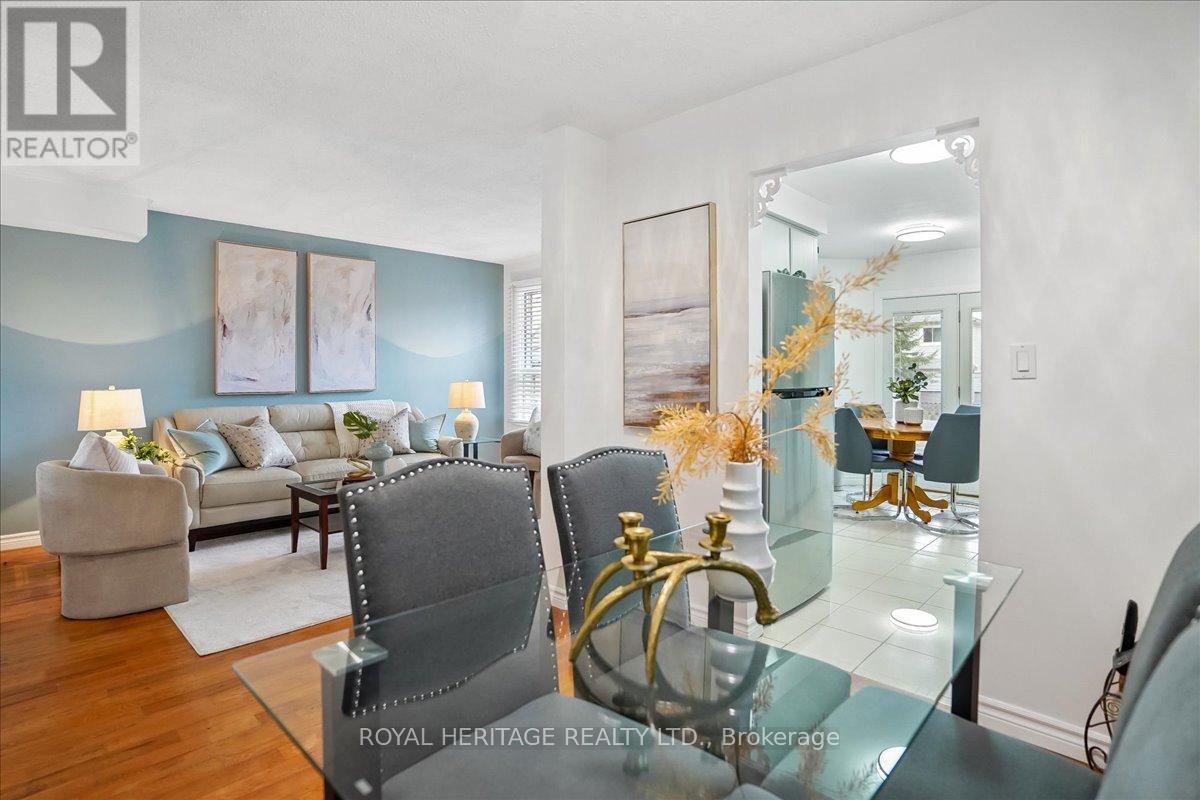 148 Adele Crescent, Oshawa, ON - Indoor Photo Showing Living Room