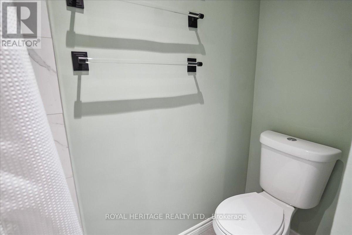 148 Adele Crescent, Oshawa, ON - Indoor Photo Showing Bathroom