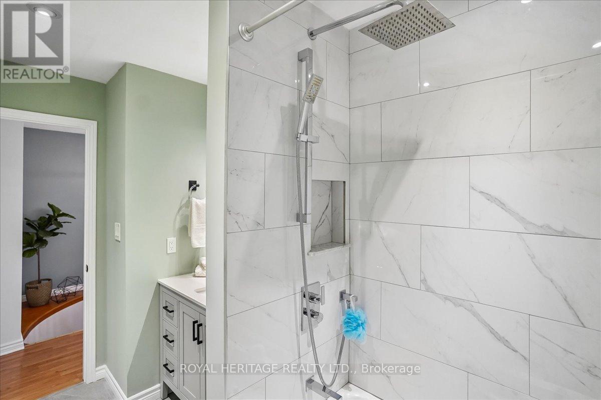 148 Adele Crescent, Oshawa, ON - Indoor Photo Showing Bathroom