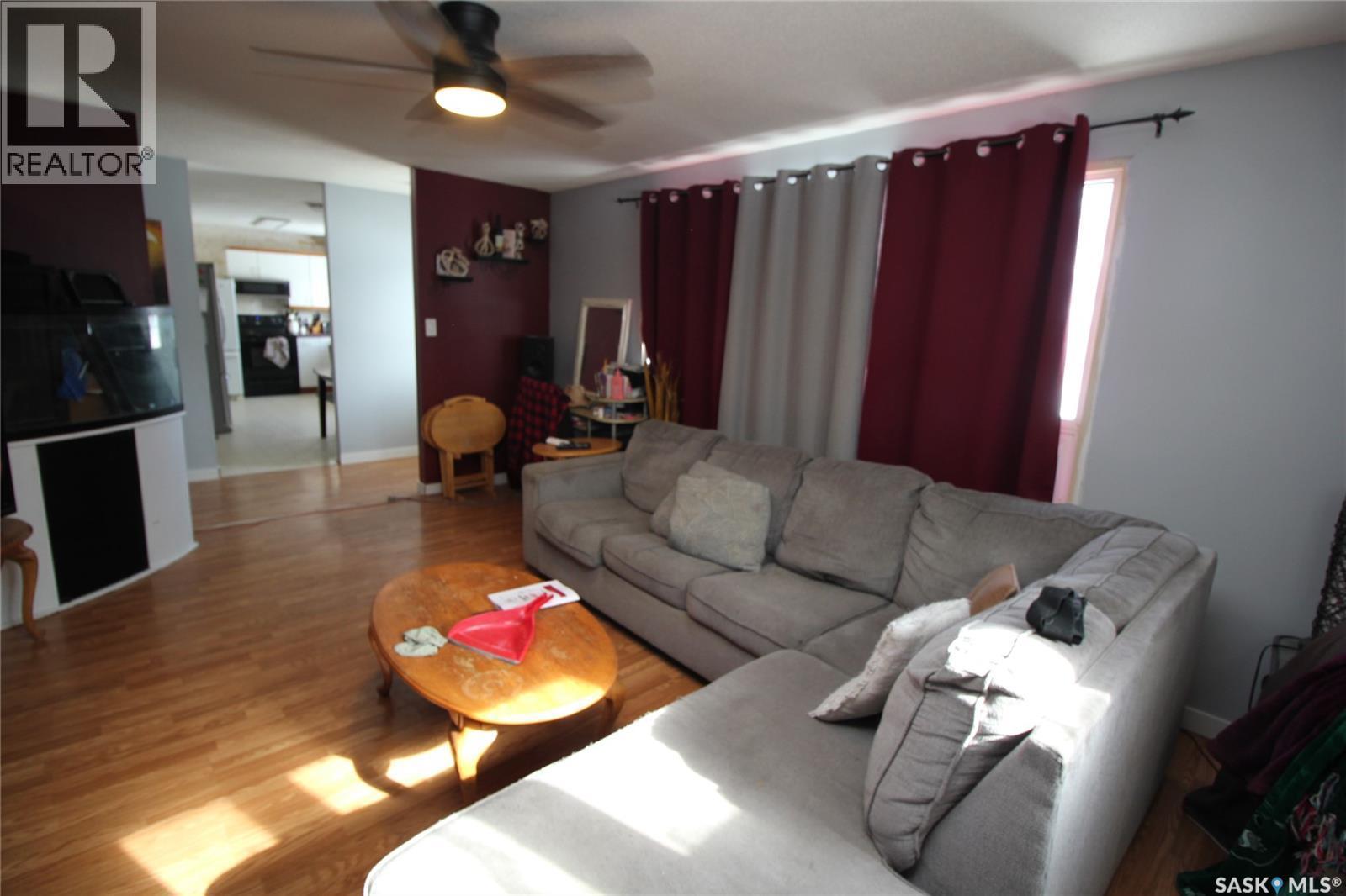 800 Robison Street, Indian Head, SK - Indoor Photo Showing Living Room