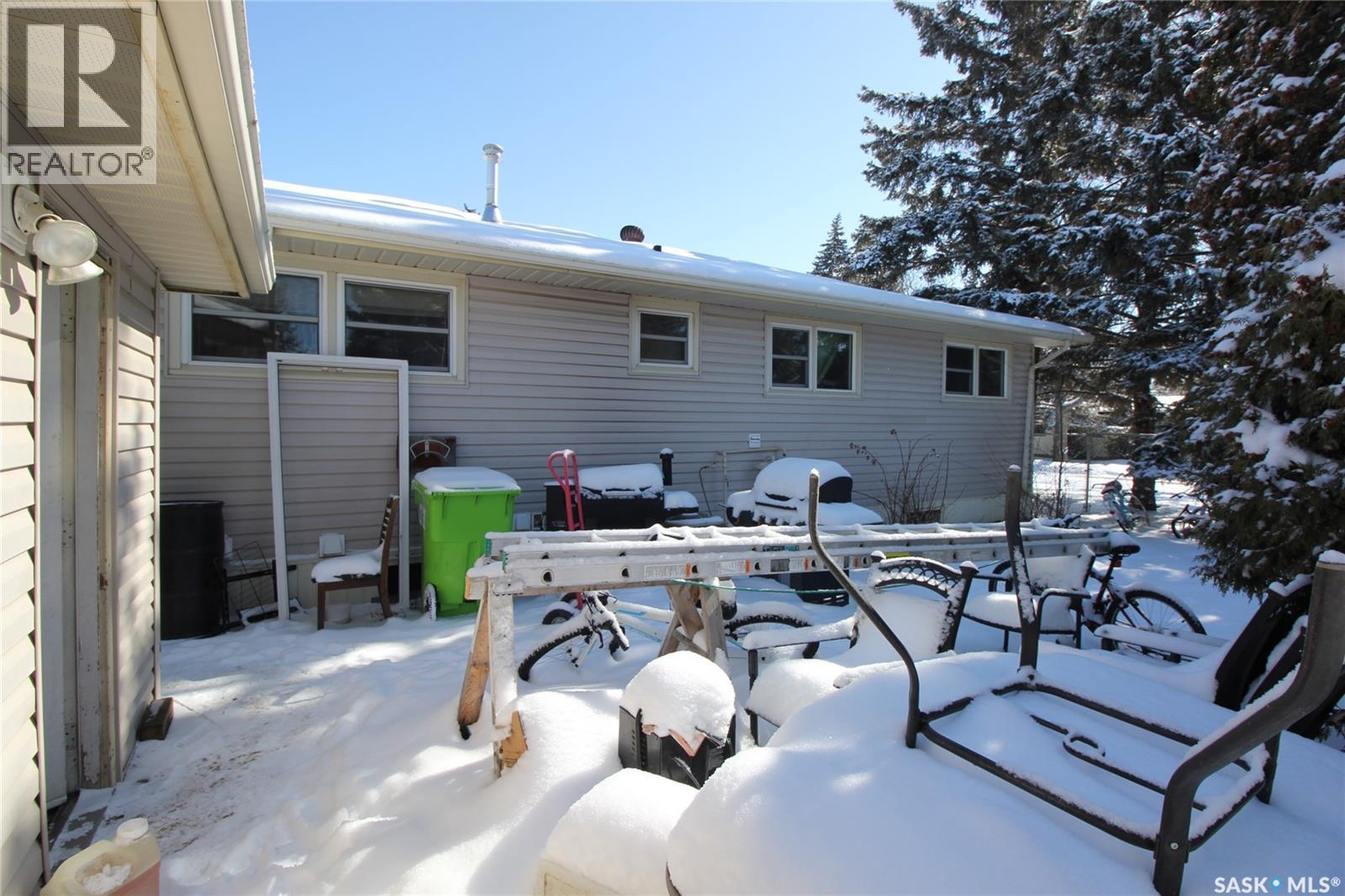 800 Robison Street, Indian Head, SK - Outdoor