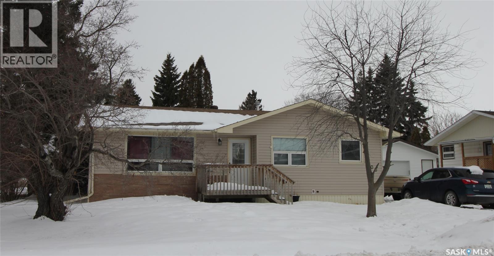 800 Robison Street, Indian Head, SK - Outdoor