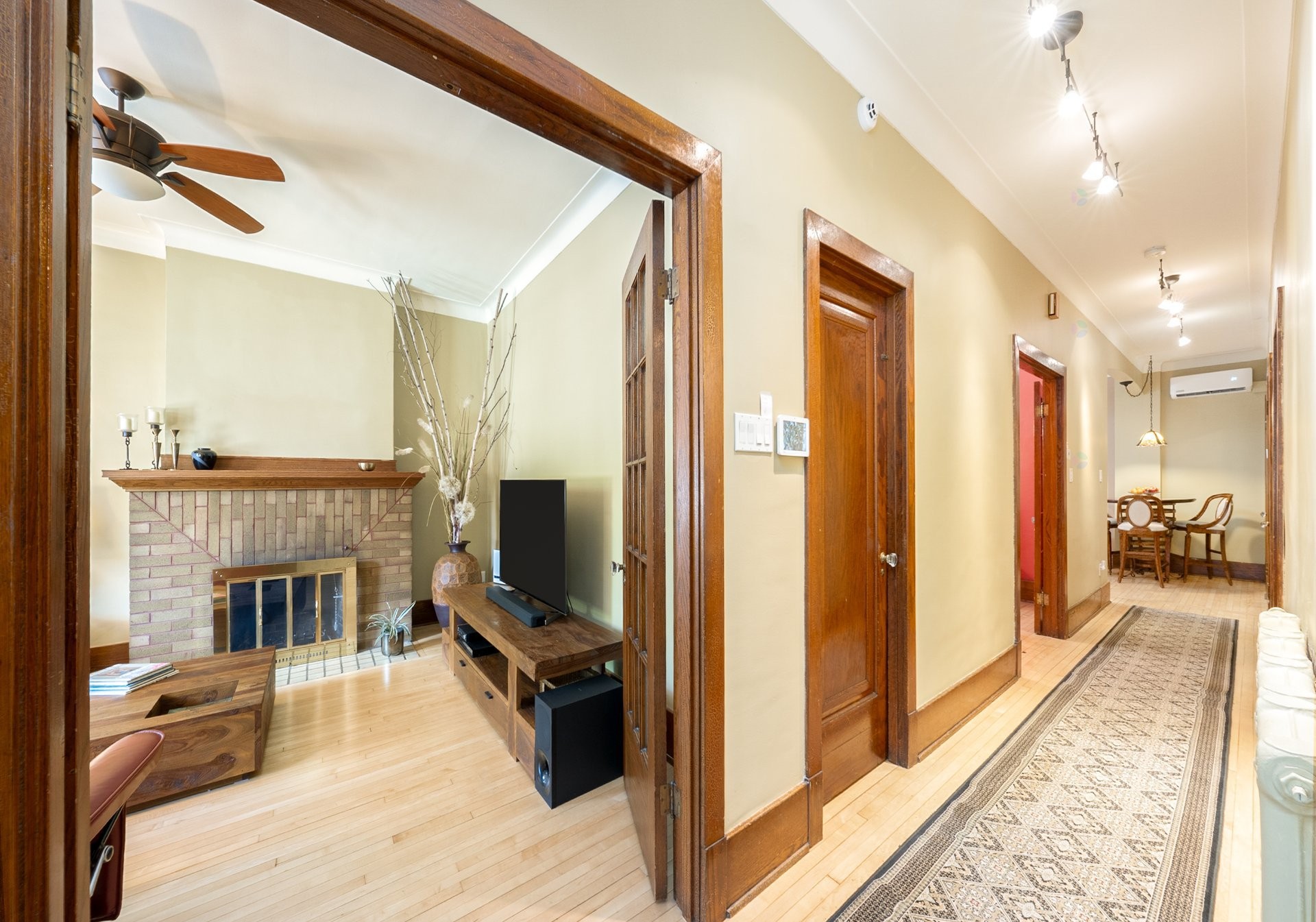 Salon - 4110 Av. Girouard, Montréal (Côte-Des-Neiges/Notre-Dame-De-Grâce), QC