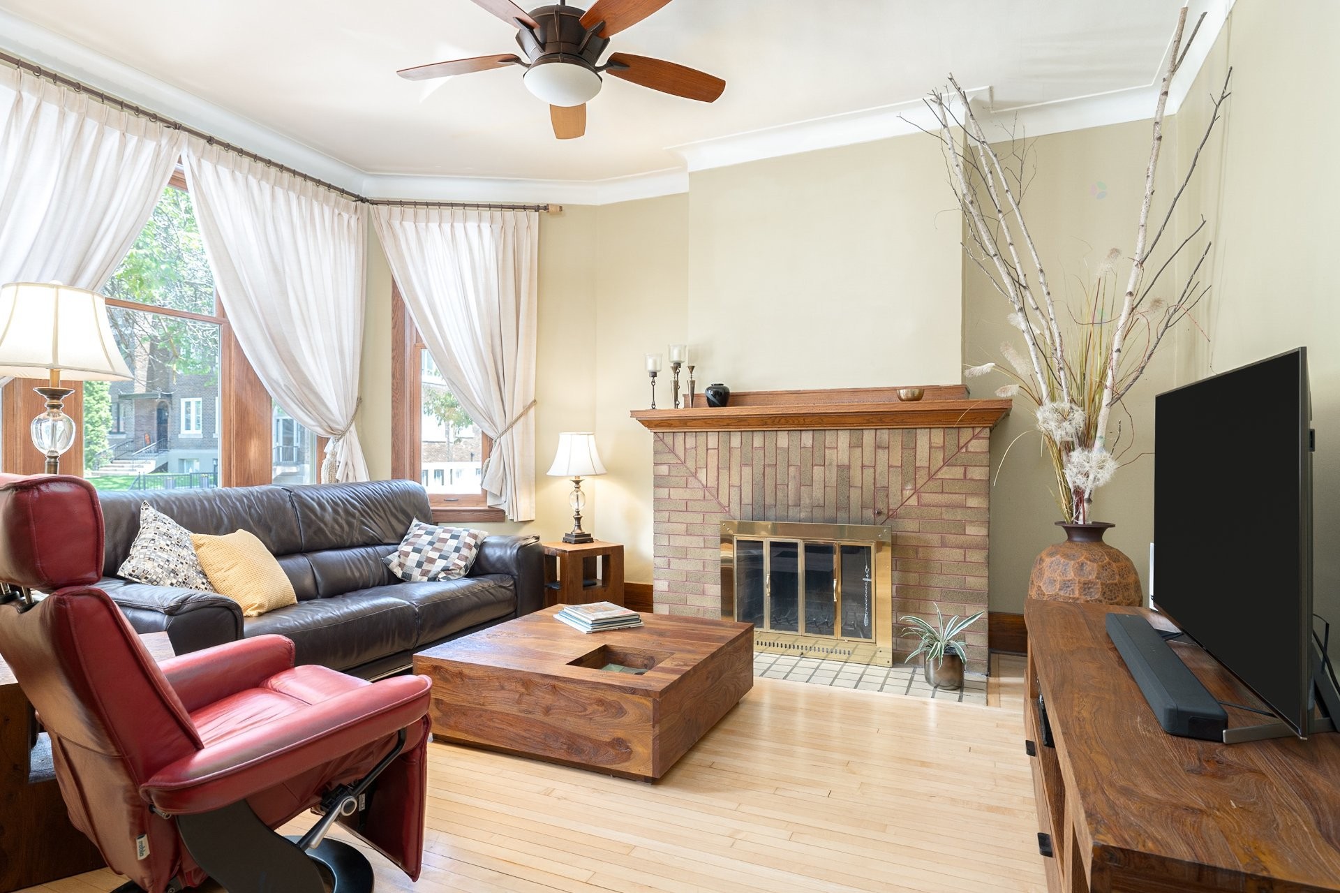 Salon - 4110 Av. Girouard, Montréal (Côte-Des-Neiges/Notre-Dame-De-Grâce), QC