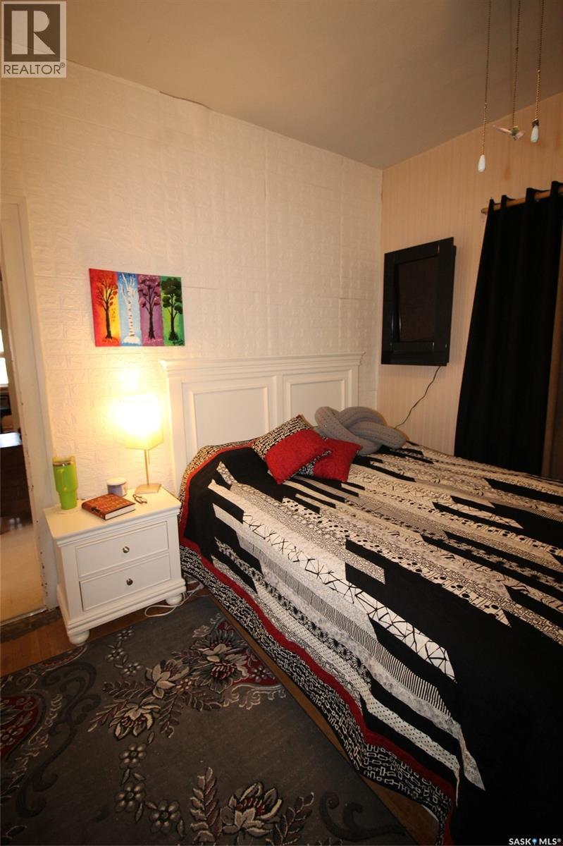 663 2Nd Street E, Shaunavon, SK - Indoor Photo Showing Bedroom