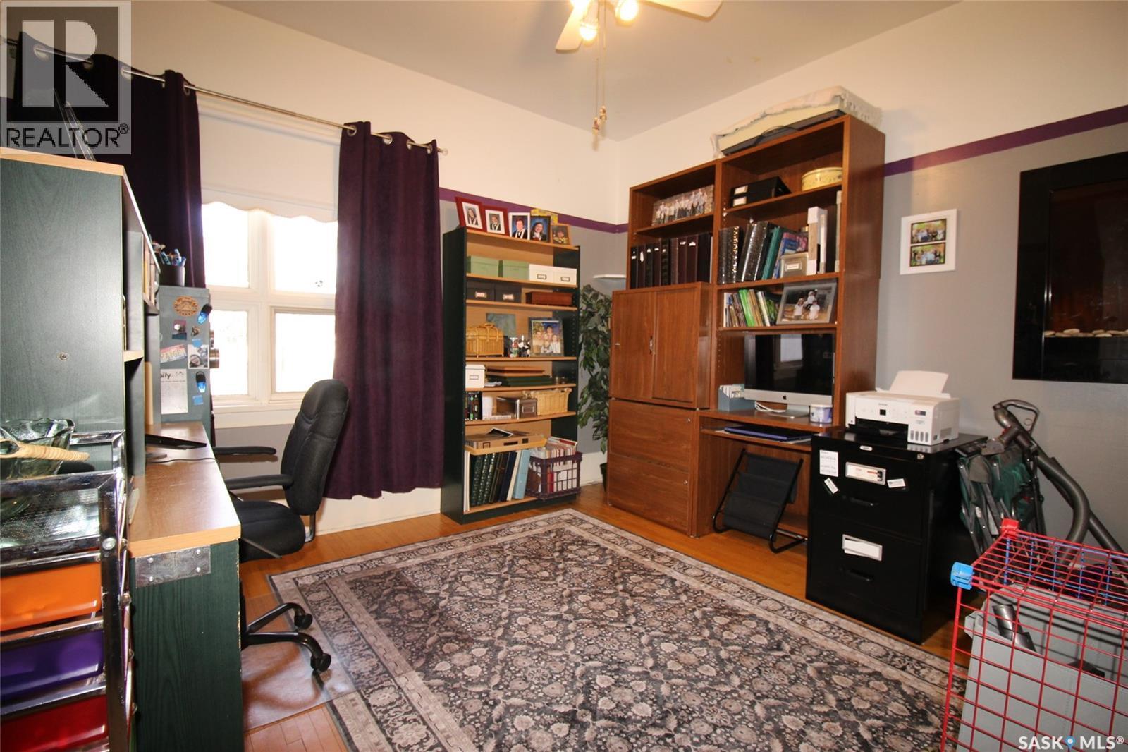 663 2Nd Street E, Shaunavon, SK - Indoor Photo Showing Office