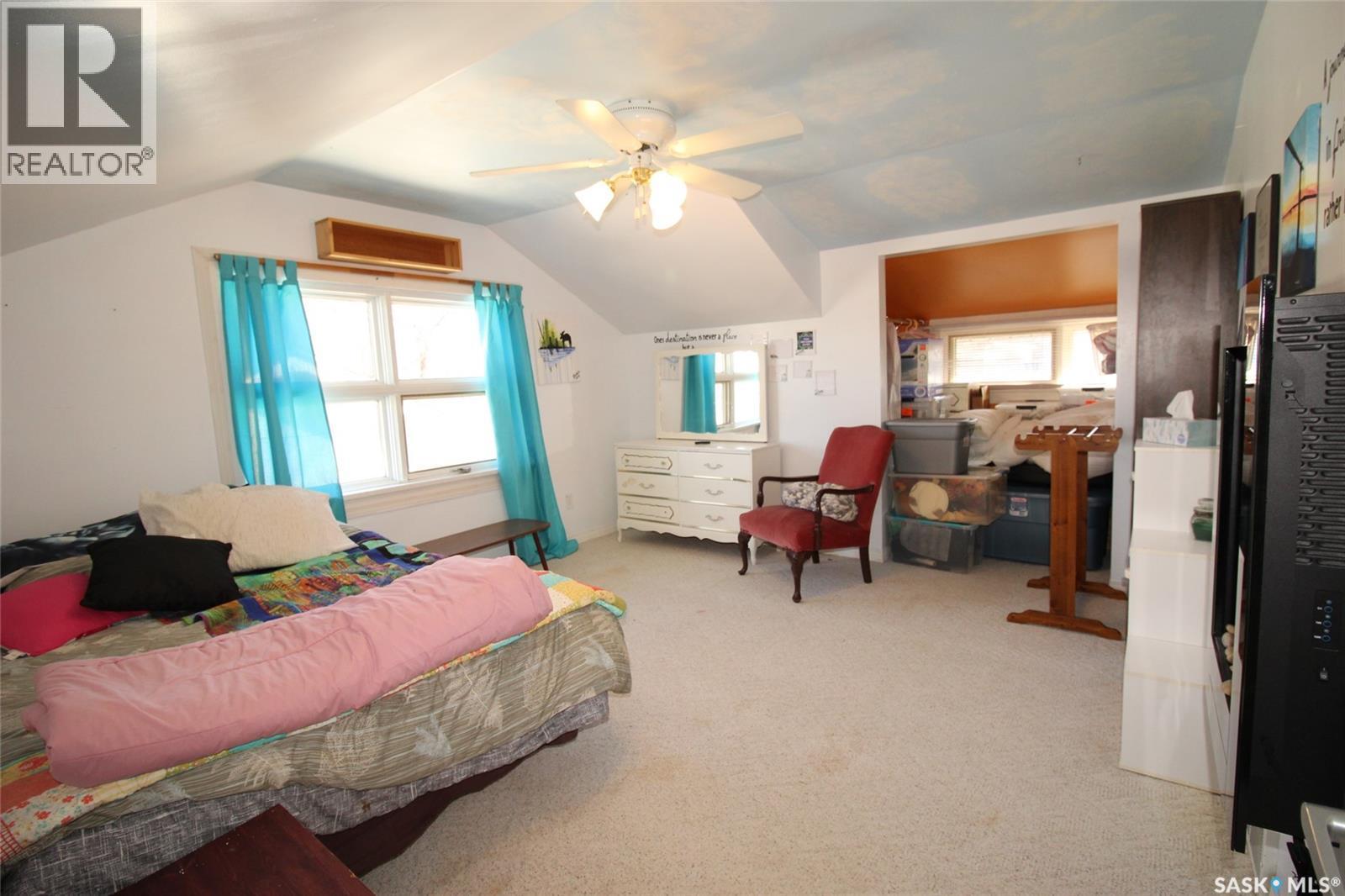 663 2Nd Street E, Shaunavon, SK - Indoor Photo Showing Bedroom