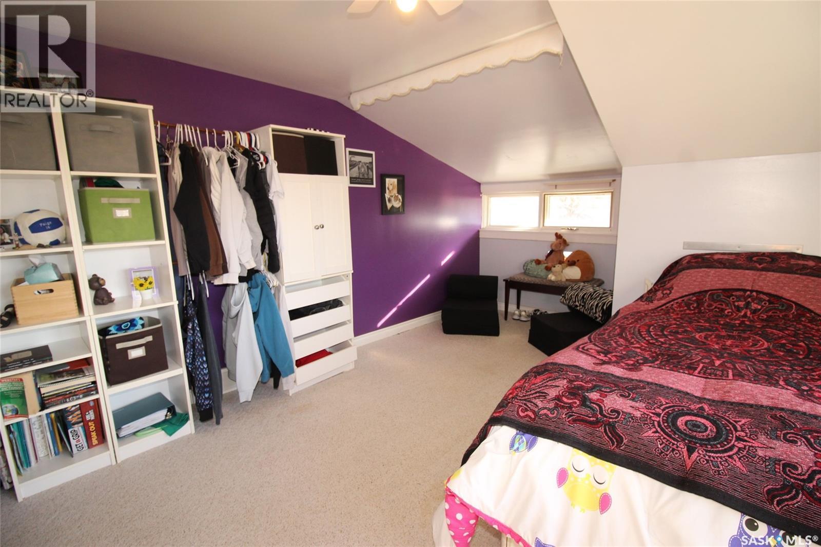 663 2Nd Street E, Shaunavon, SK - Indoor Photo Showing Bedroom