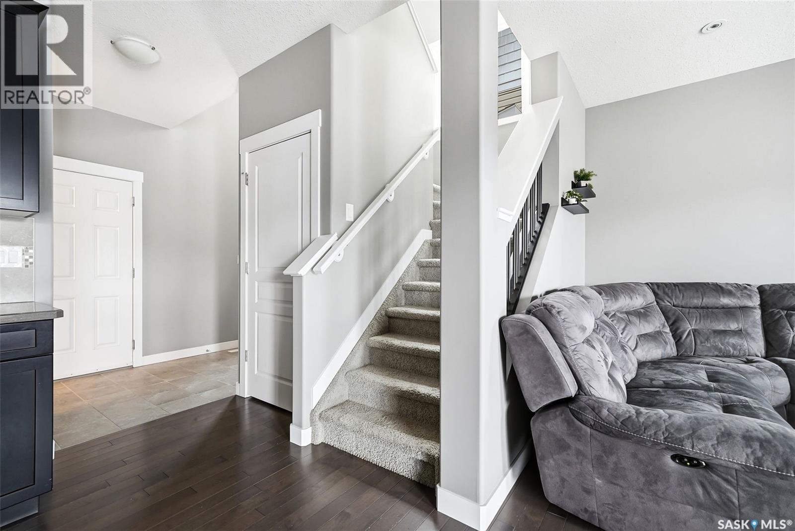 5343 Universal Crescent, Regina, SK - Indoor