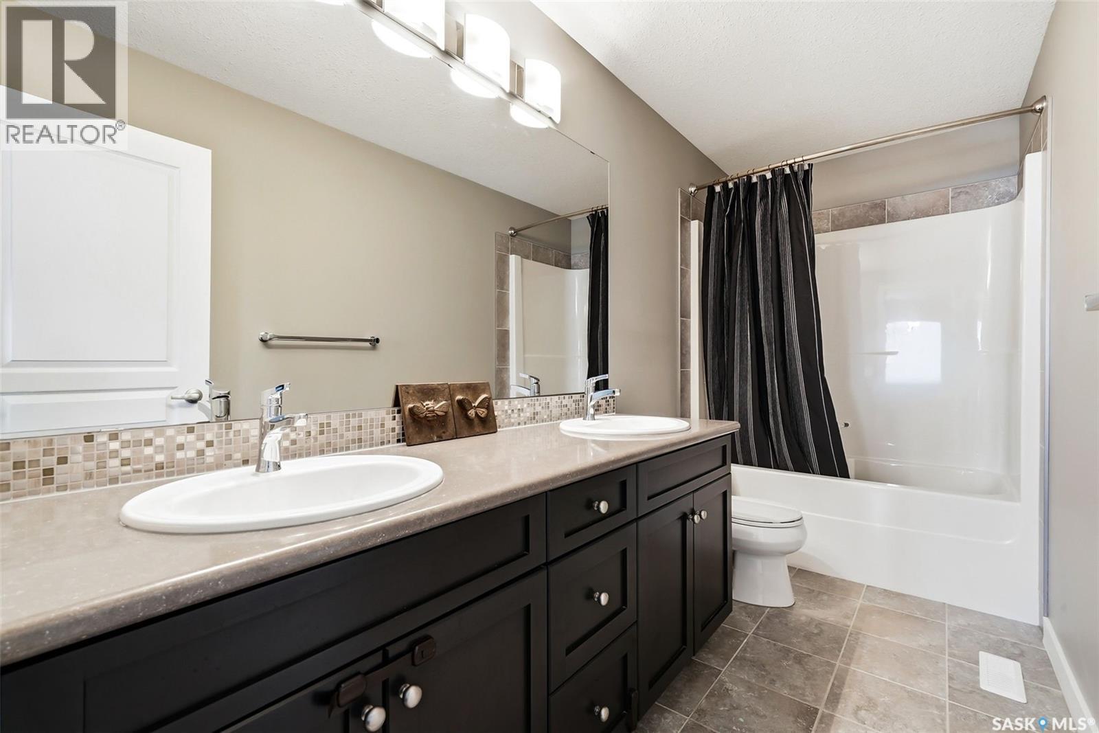 5343 Universal Crescent, Regina, SK - Indoor Photo Showing Bathroom