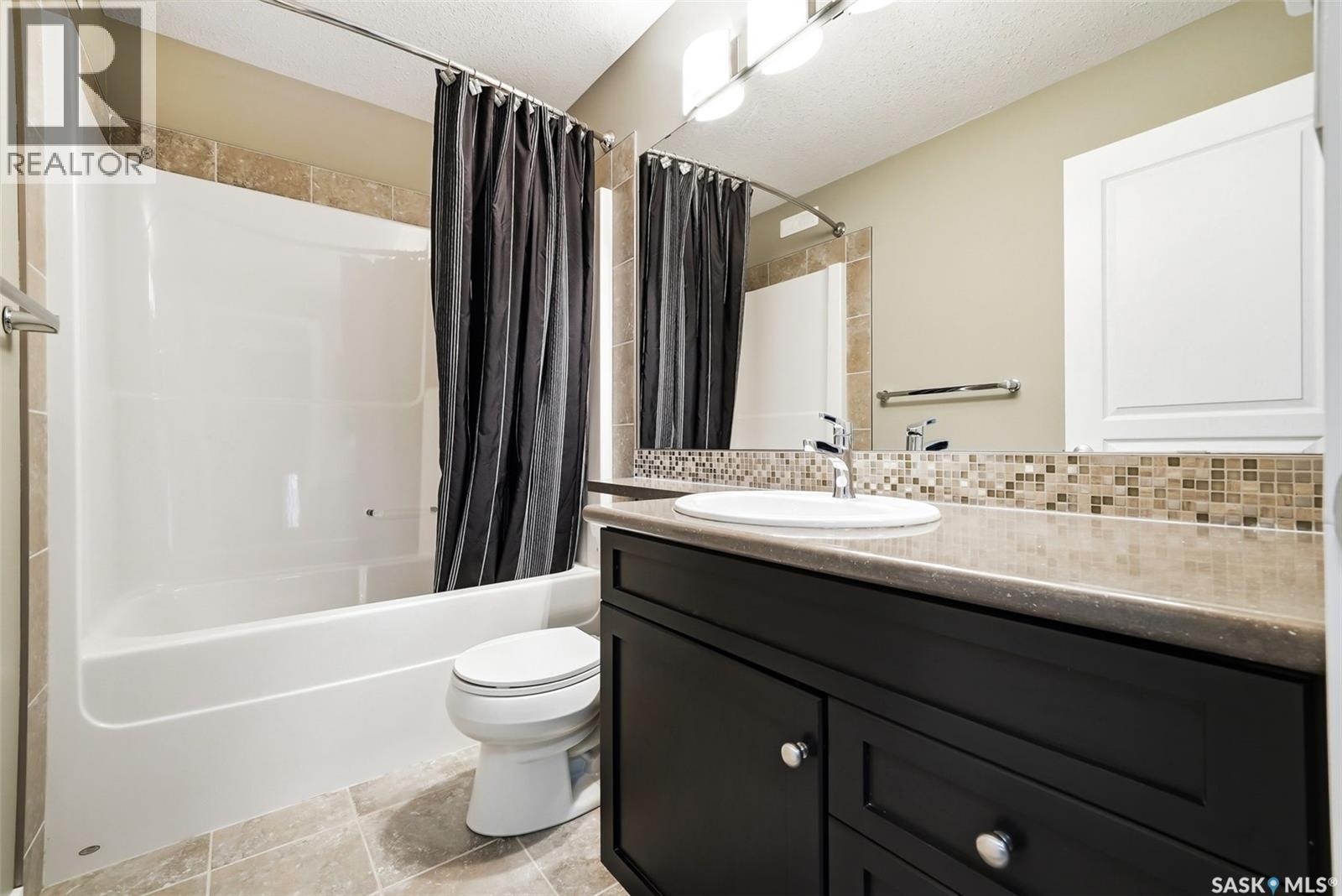 5343 Universal Crescent, Regina, SK - Indoor Photo Showing Bathroom