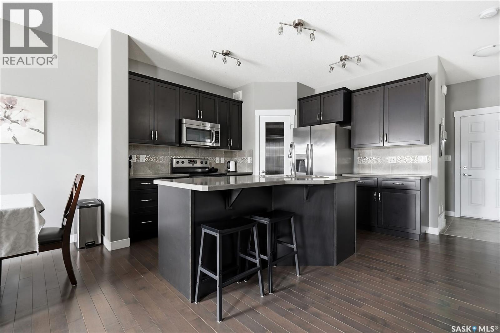 5343 Universal Crescent, Regina, SK - Indoor Photo Showing Kitchen With Upgraded Kitchen