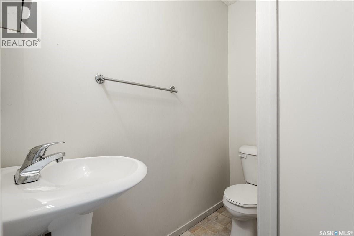 71 3904 Castle Road, Regina, SK - Indoor Photo Showing Bathroom