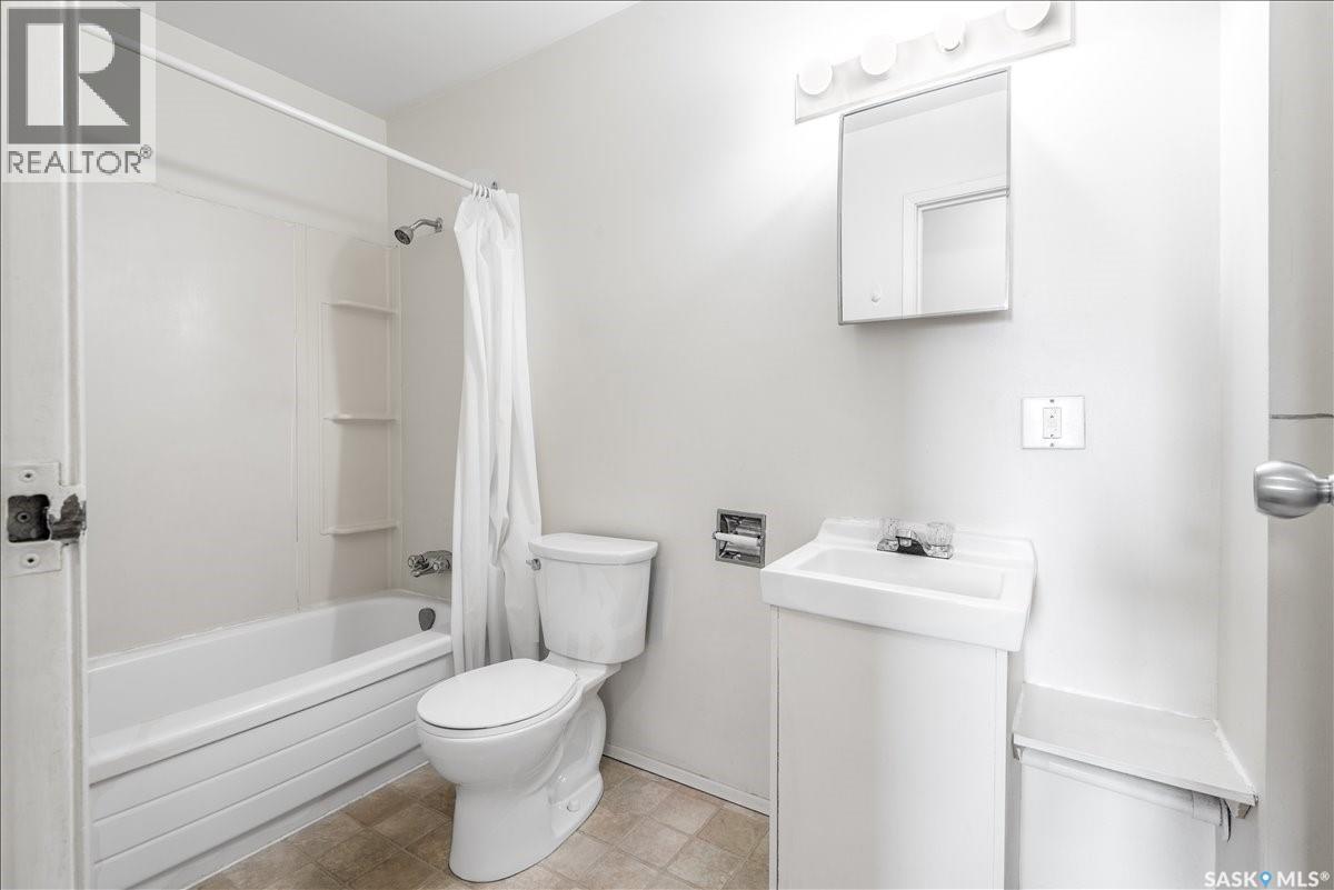 71 3904 Castle Road, Regina, SK - Indoor Photo Showing Bathroom