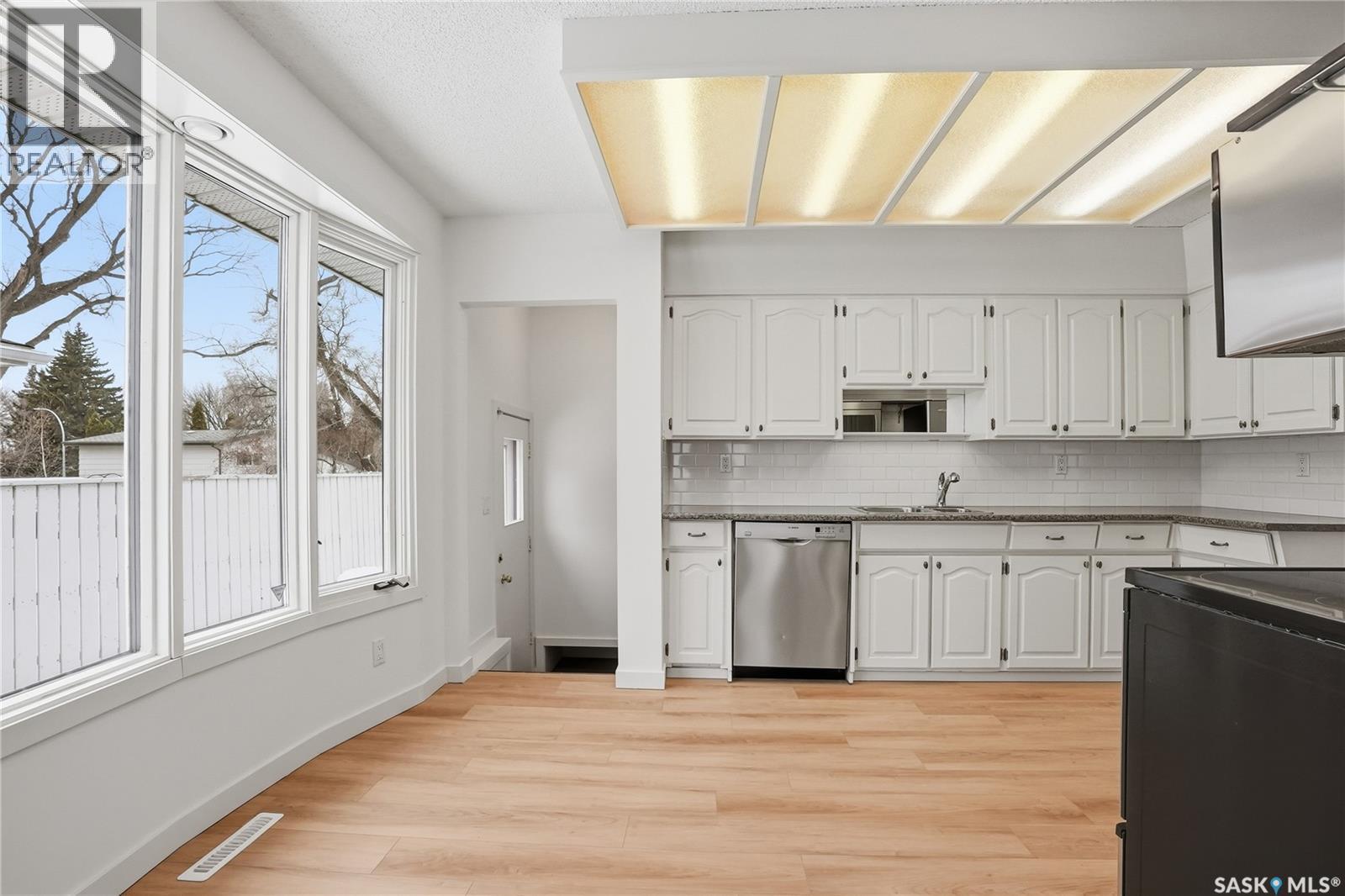 1606 Arlington Avenue, Saskatoon, SK - Indoor Photo Showing Kitchen