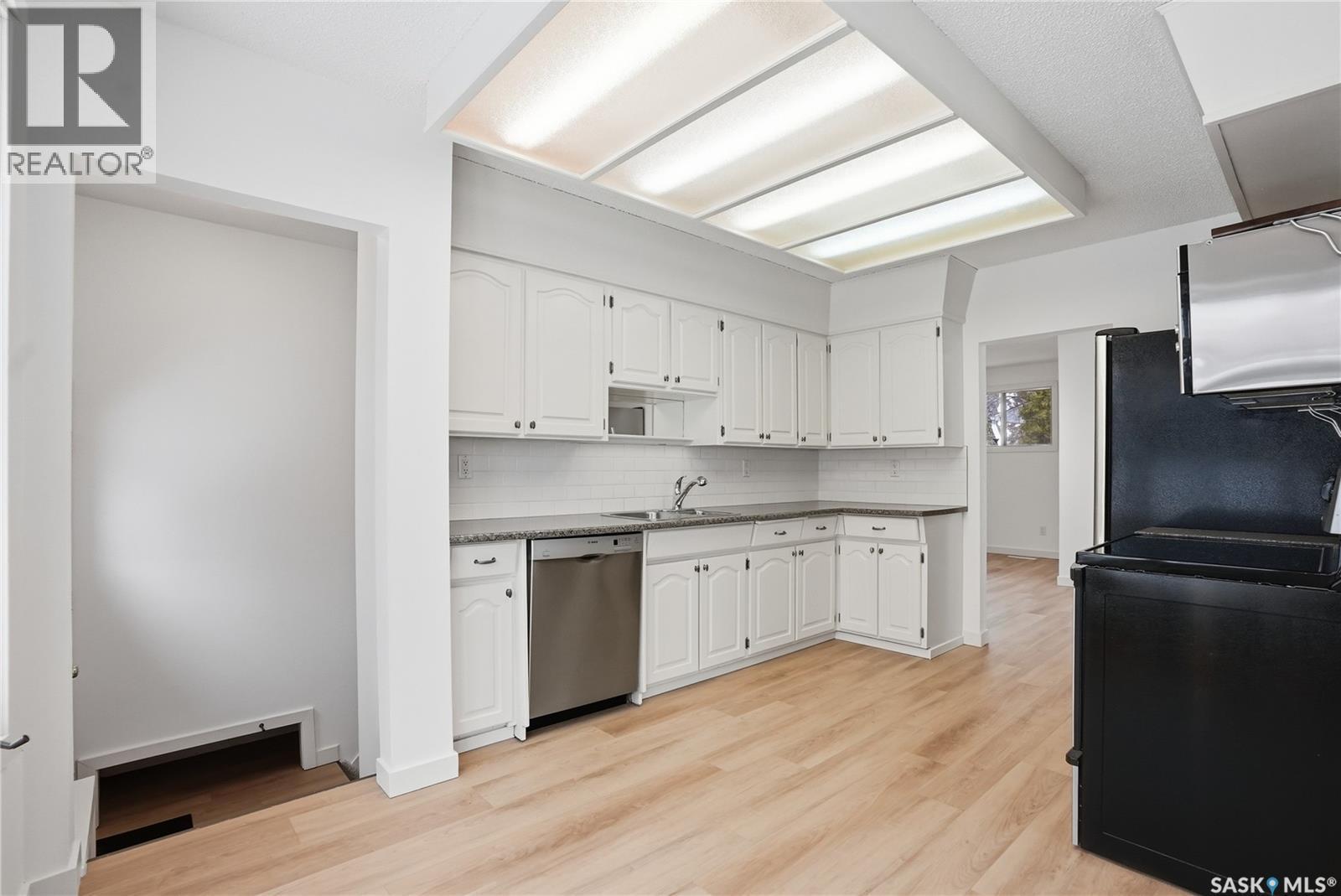 1606 Arlington Avenue, Saskatoon, SK - Indoor Photo Showing Kitchen