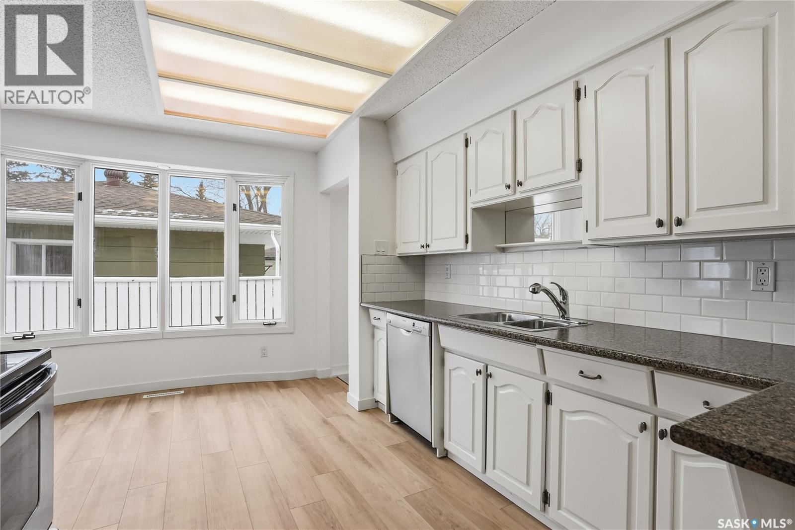 1606 Arlington Avenue, Saskatoon, SK - Indoor Photo Showing Kitchen With Double Sink