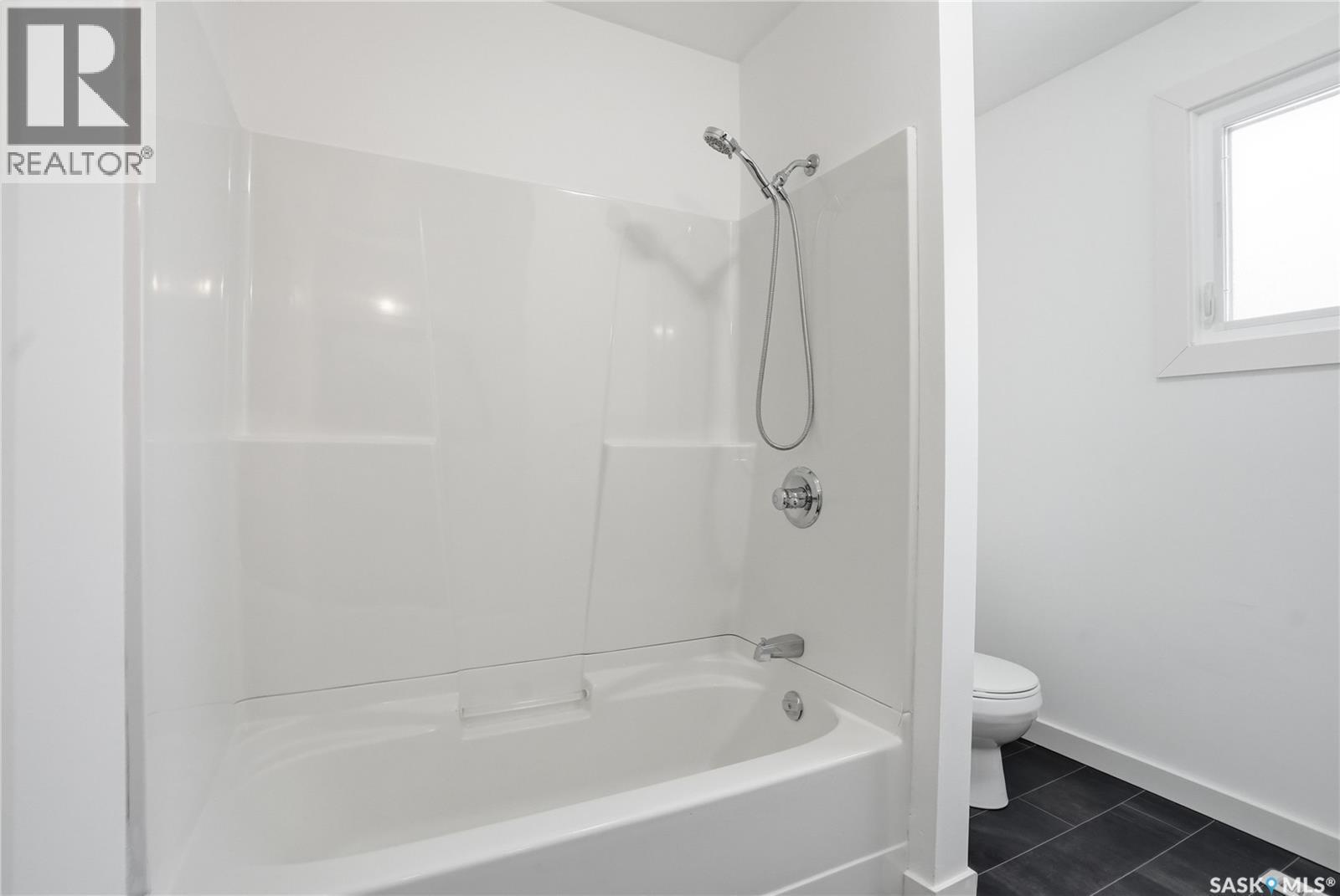 1606 Arlington Avenue, Saskatoon, SK - Indoor Photo Showing Bathroom