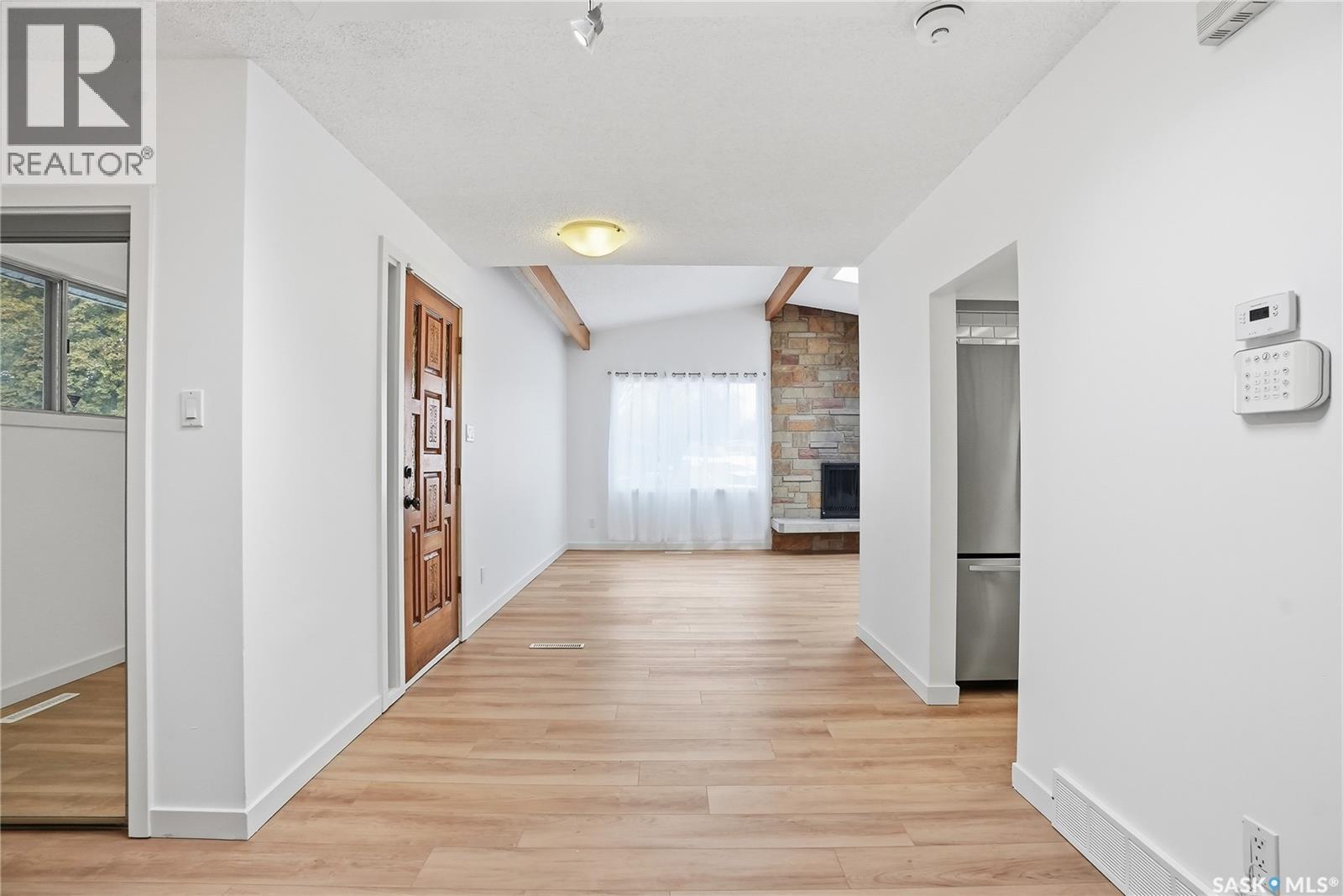 1606 Arlington Avenue, Saskatoon, SK - Indoor Photo Showing Other Room With Fireplace