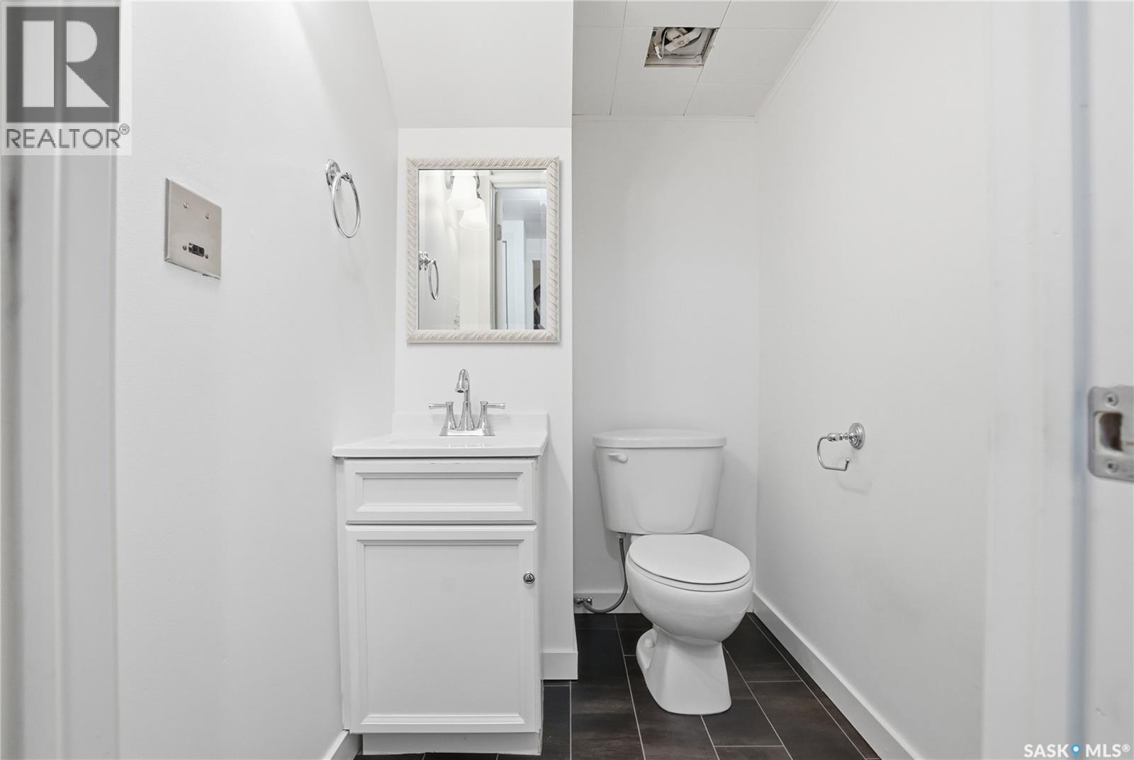 1606 Arlington Avenue, Saskatoon, SK - Indoor Photo Showing Bathroom
