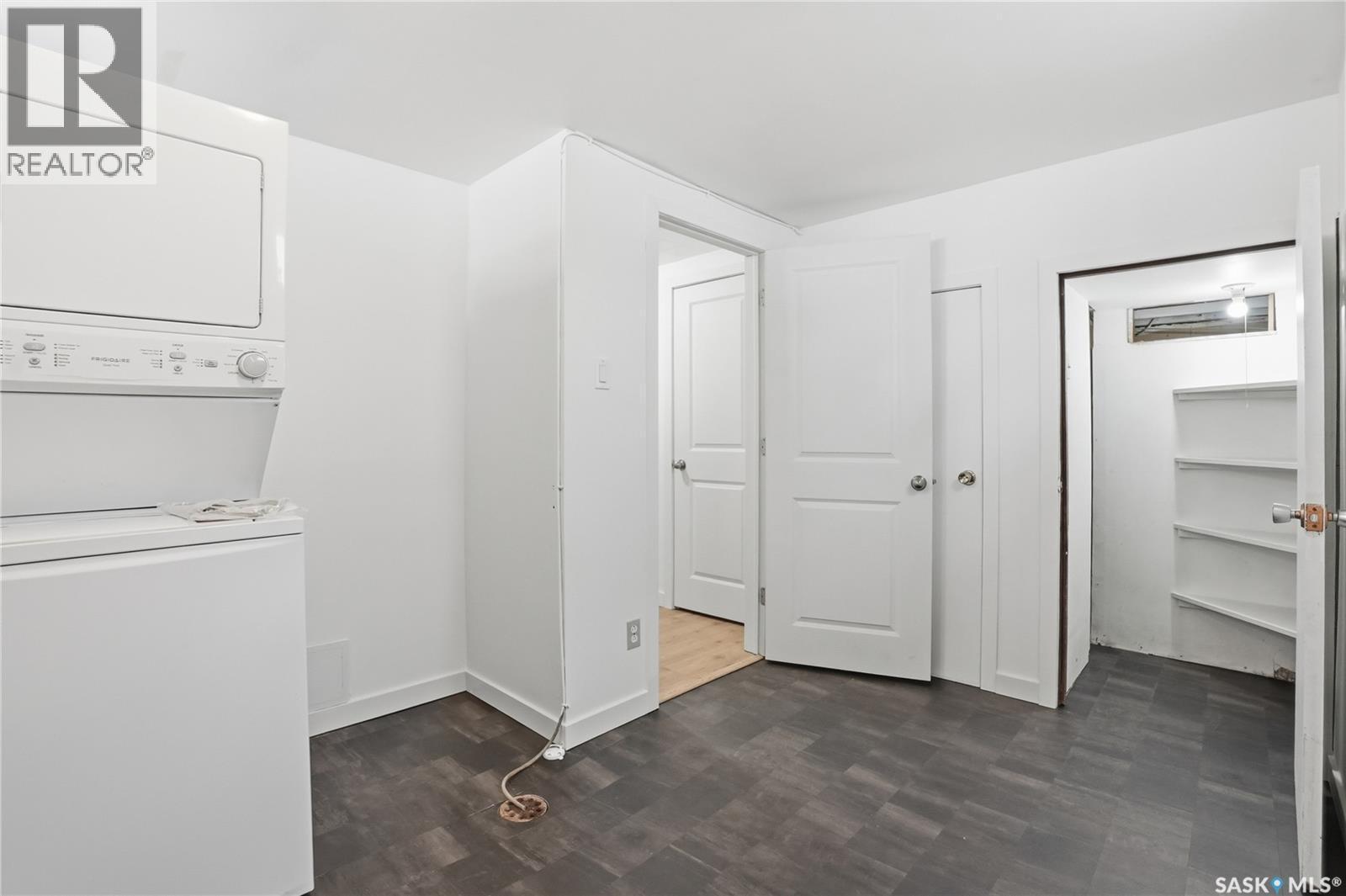 1606 Arlington Avenue, Saskatoon, SK - Indoor Photo Showing Laundry Room
