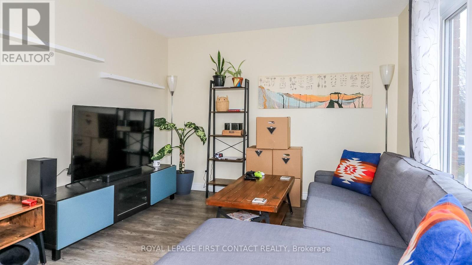 66 Downing Crescent, Barrie, ON - Indoor Photo Showing Living Room