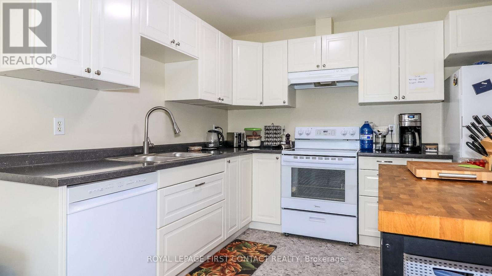 66 Downing Crescent, Barrie, ON - Indoor Photo Showing Kitchen With Double Sink