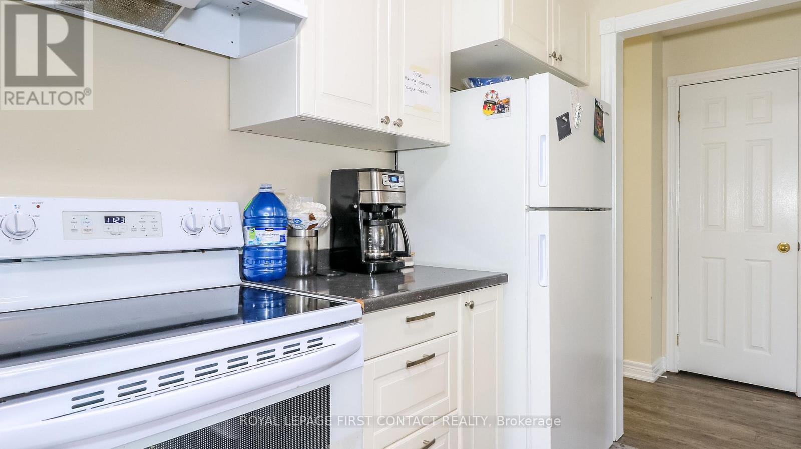 66 Downing Crescent, Barrie, ON - Indoor Photo Showing Kitchen