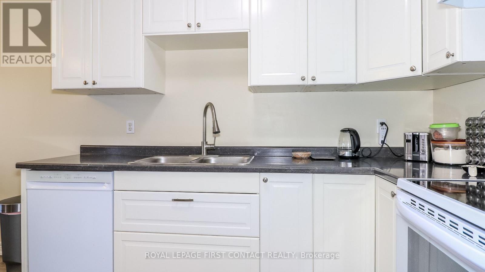 66 Downing Crescent, Barrie, ON - Indoor Photo Showing Kitchen With Double Sink