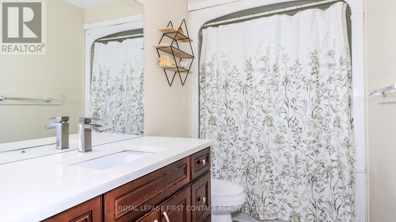 66 Downing Crescent, Barrie, ON - Indoor Photo Showing Bathroom