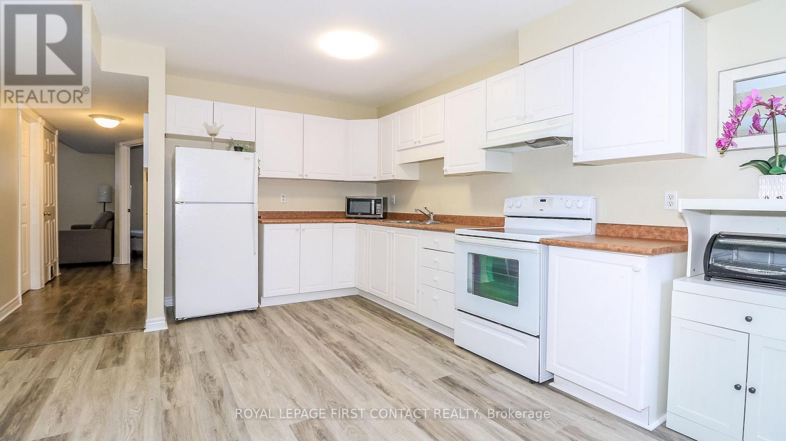 66 Downing Crescent, Barrie, ON - Indoor Photo Showing Kitchen