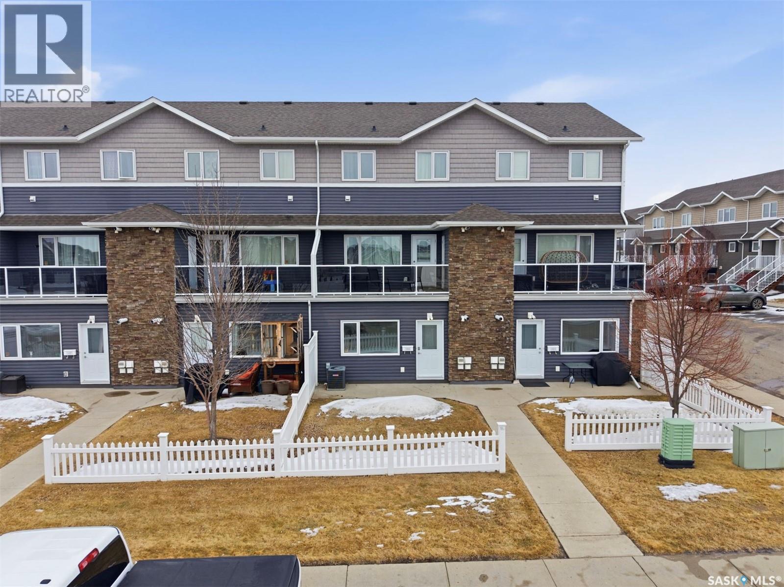 103 275 Pringle Lane, Saskatoon, SK - Outdoor With Facade