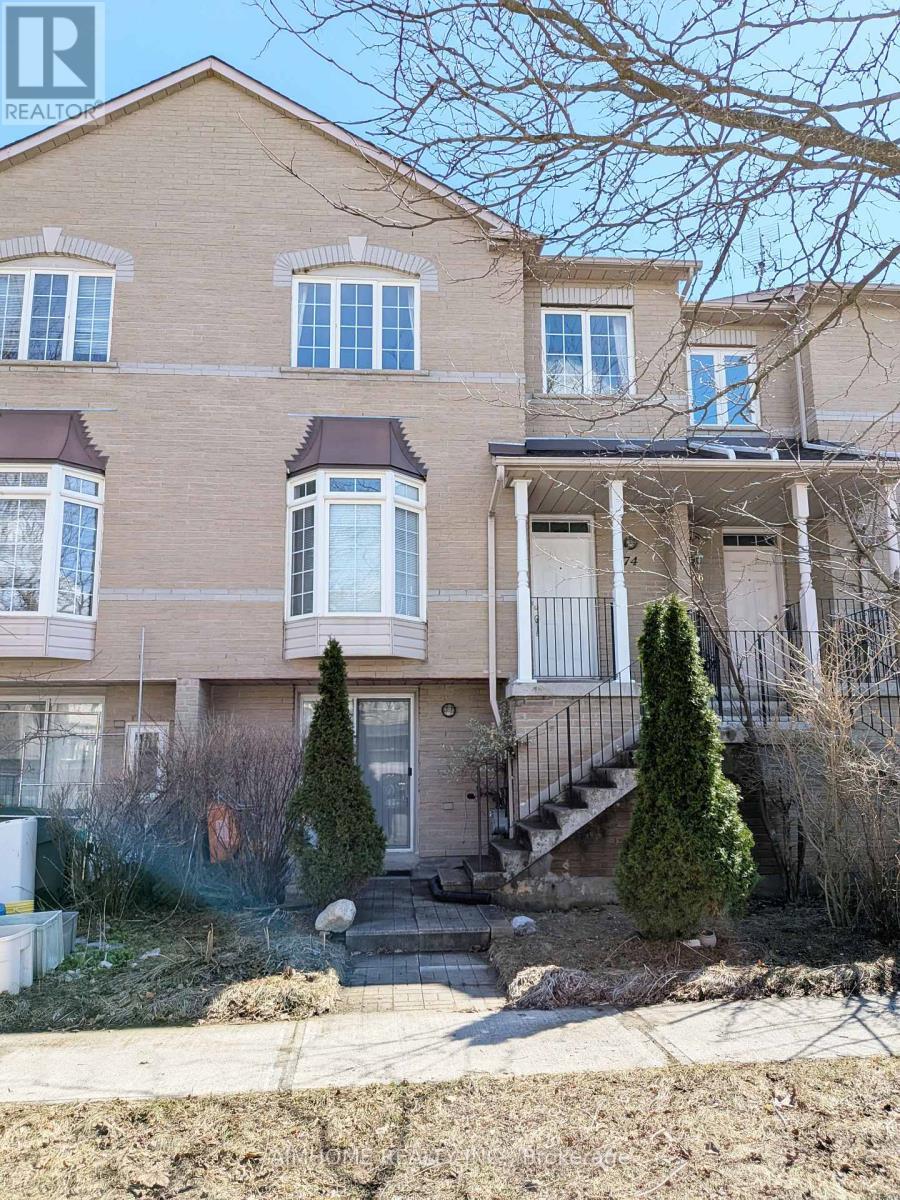 74 Sunway Square, Markham, ON - Outdoor With Facade