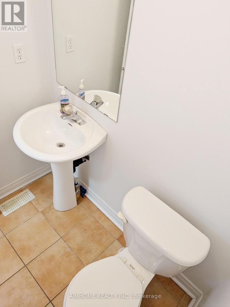 74 Sunway Square, Markham, ON - Indoor Photo Showing Bathroom