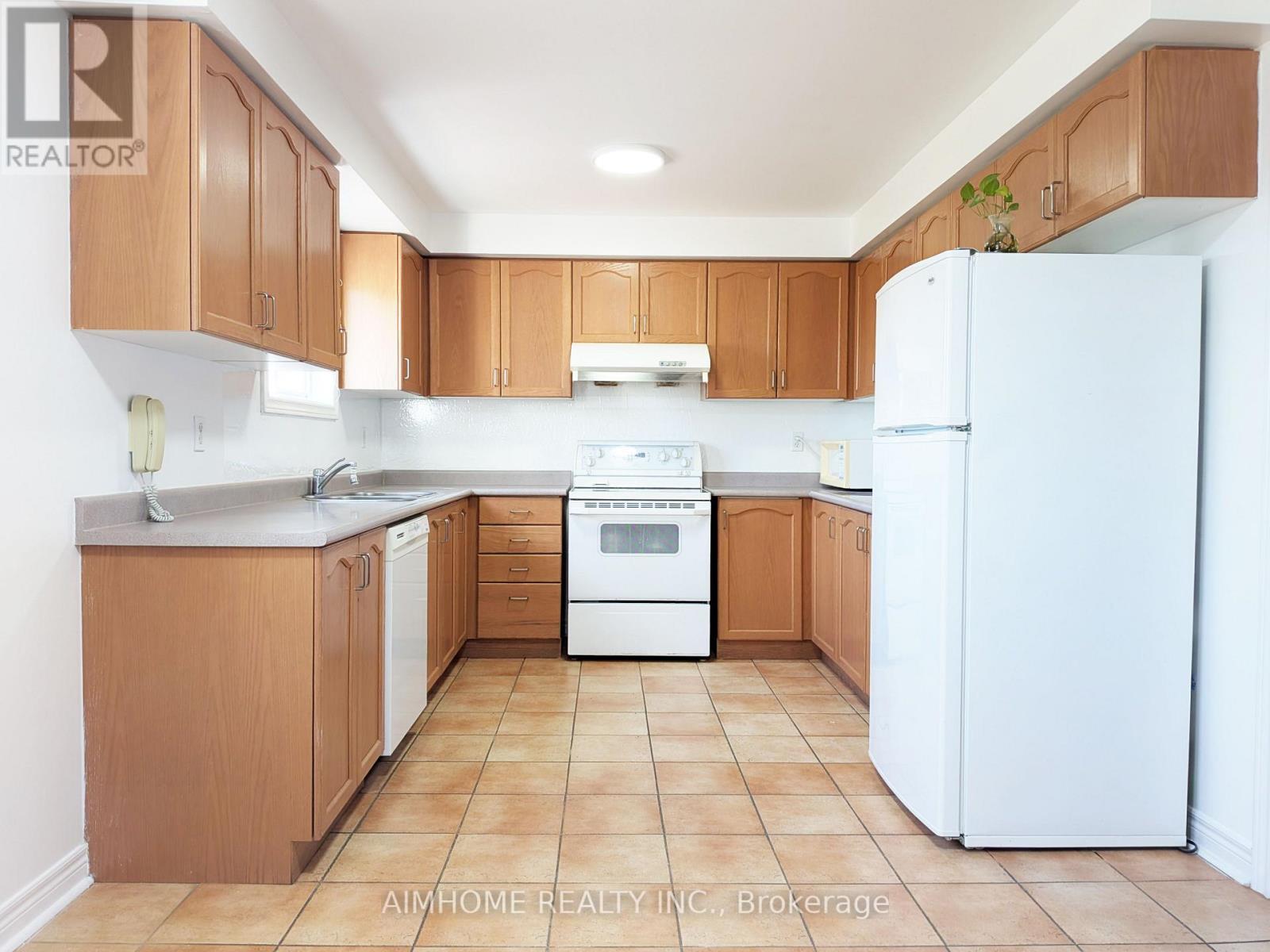 74 Sunway Square, Markham, ON - Indoor Photo Showing Kitchen