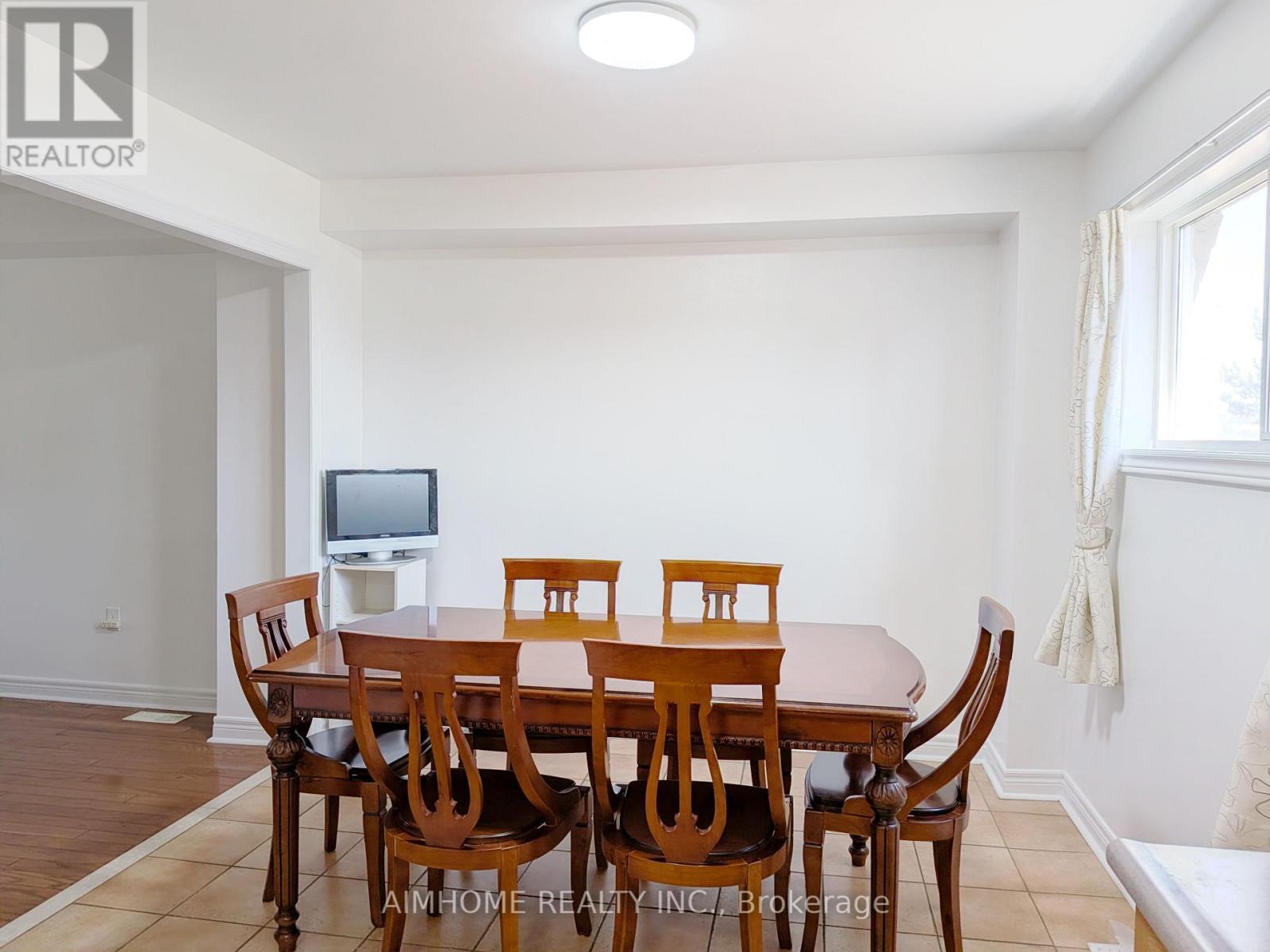 74 Sunway Square, Markham, ON - Indoor Photo Showing Dining Room