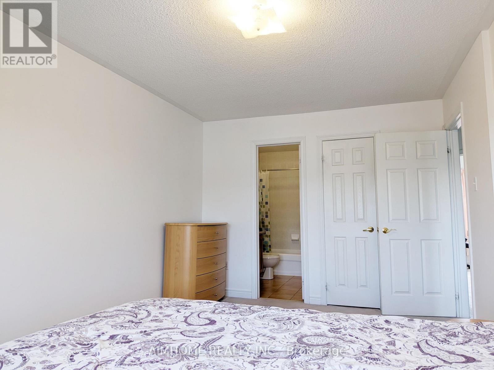 74 Sunway Square, Markham, ON - Indoor Photo Showing Bedroom